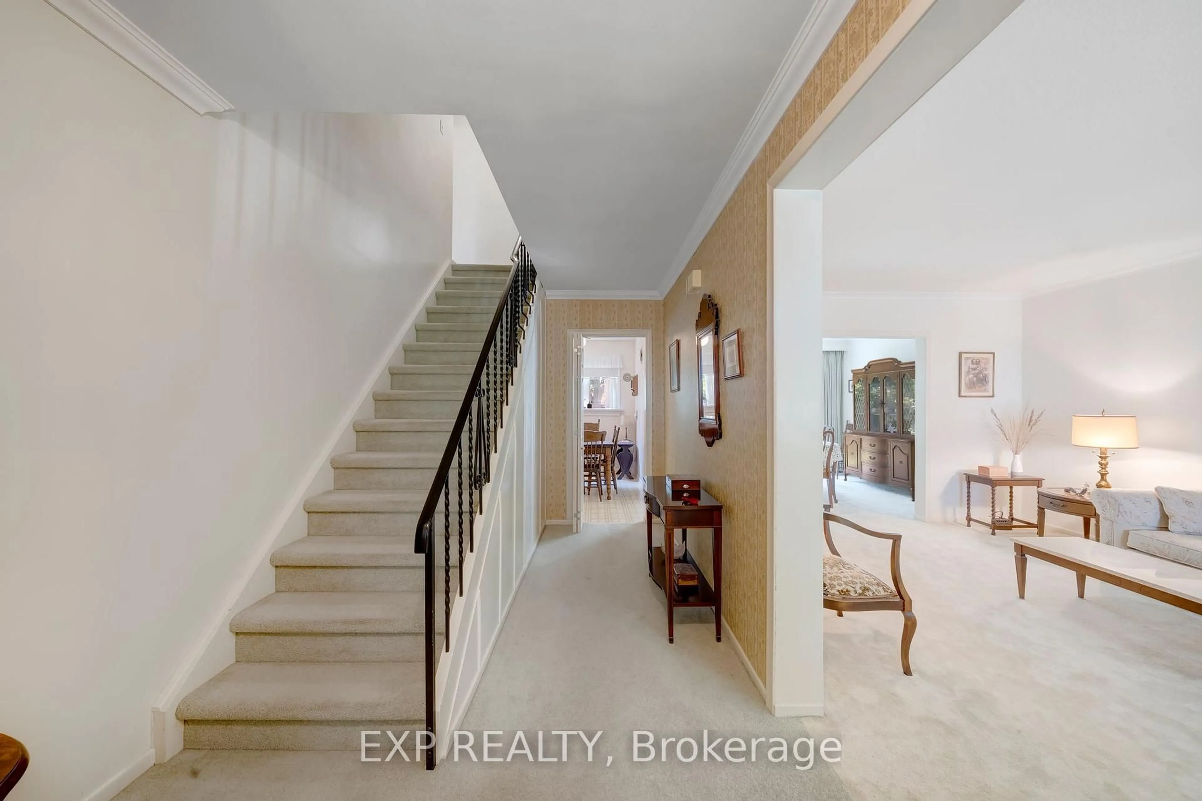 Indoor entryway for 6 Queensland Crt, Toronto Ontario M9C 4G8