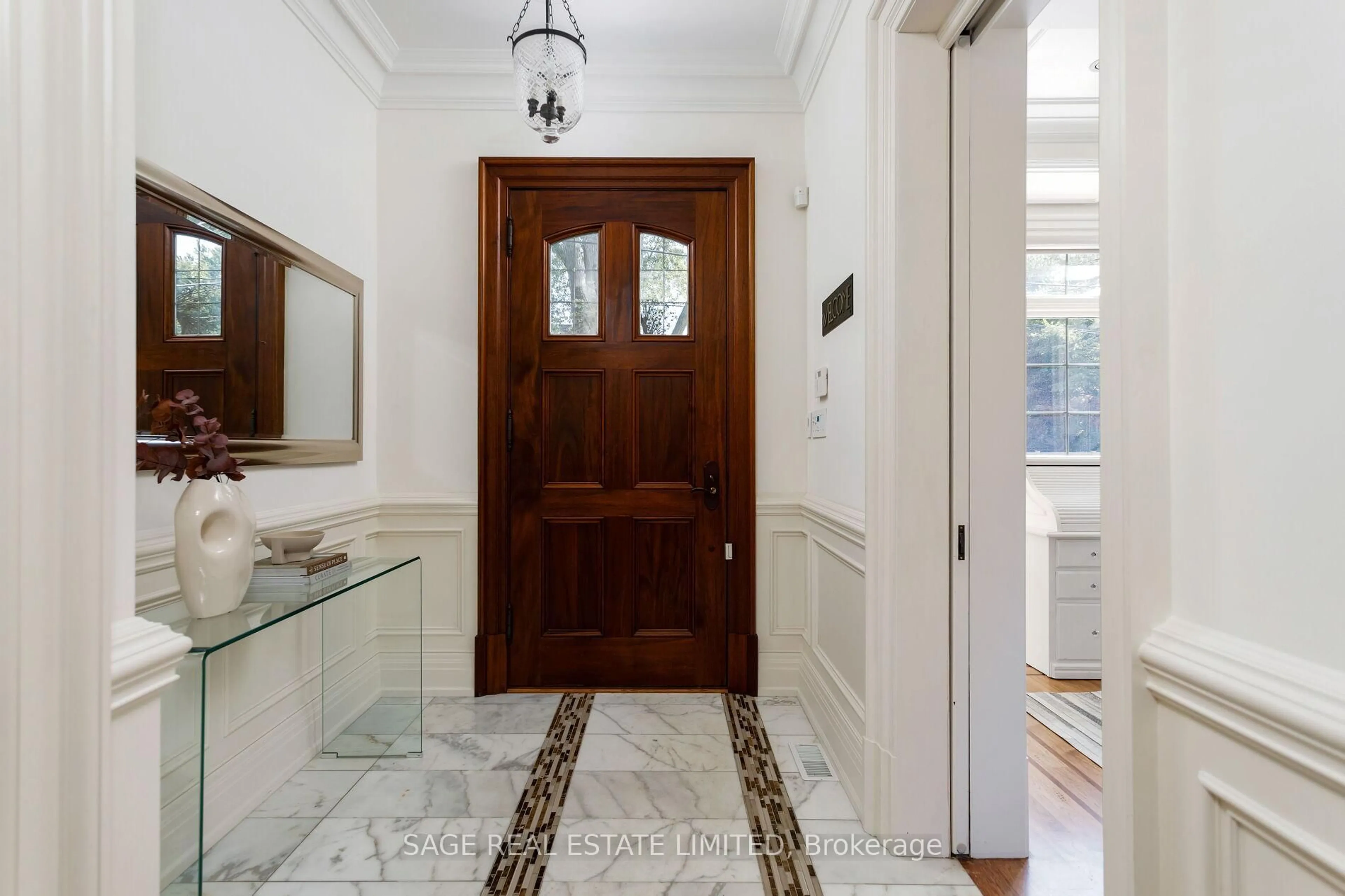 Indoor entryway for 70 Wendover Rd, Toronto Ontario M8X 2L3