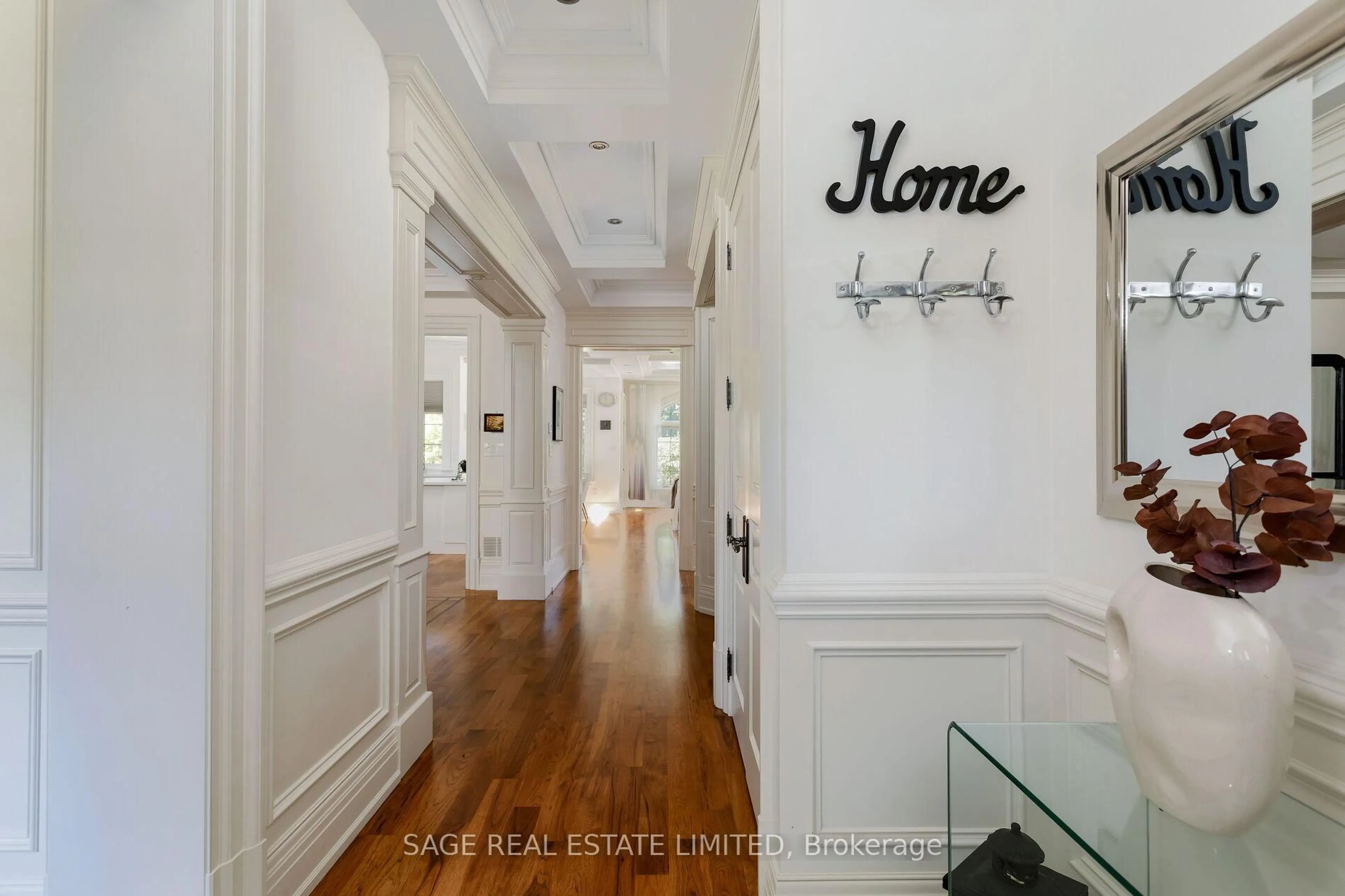 Indoor entryway for 70 Wendover Rd, Toronto Ontario M8X 2L3