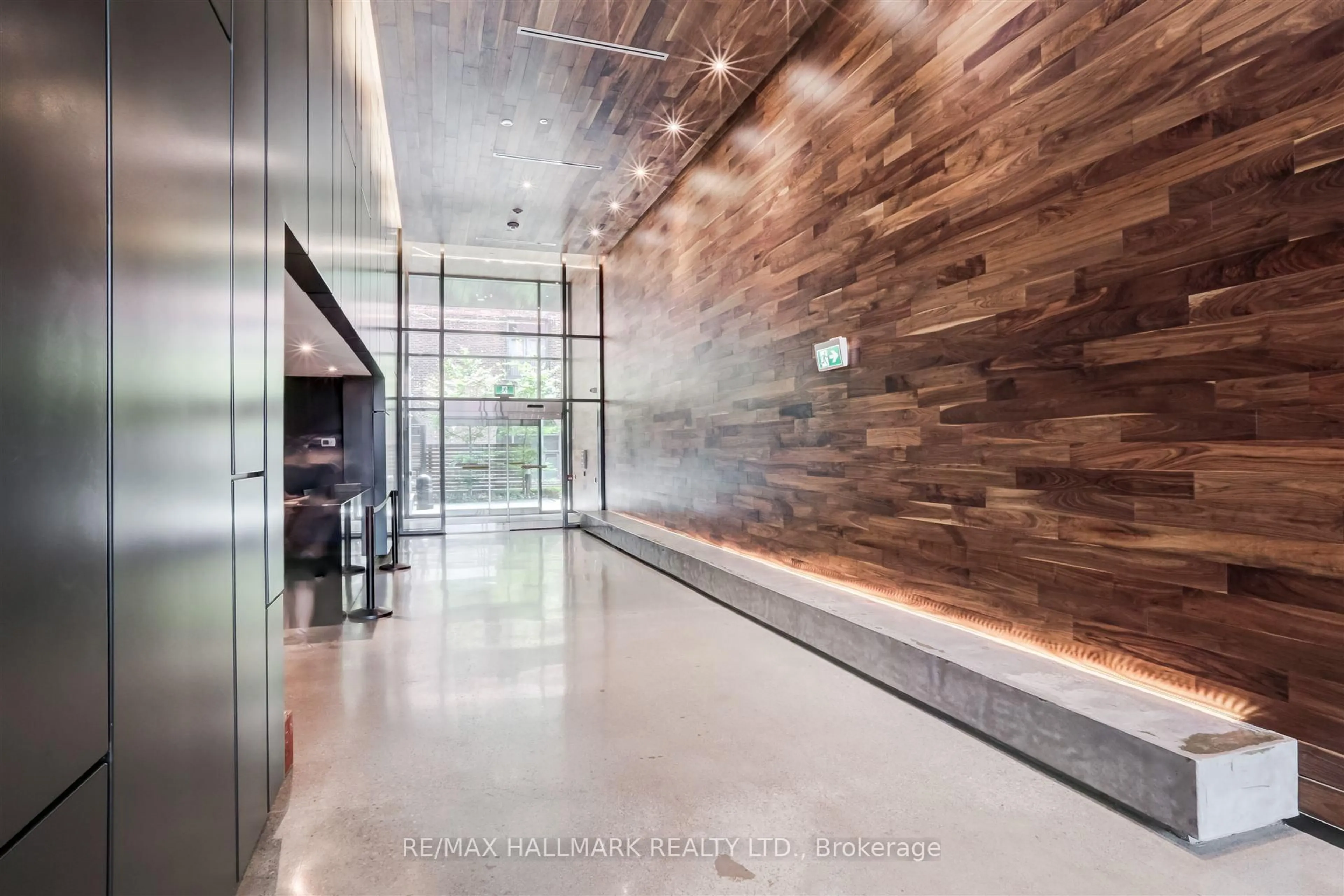 Indoor foyer for 383 Sorauren Ave #209, Toronto Ontario M6R 0A4