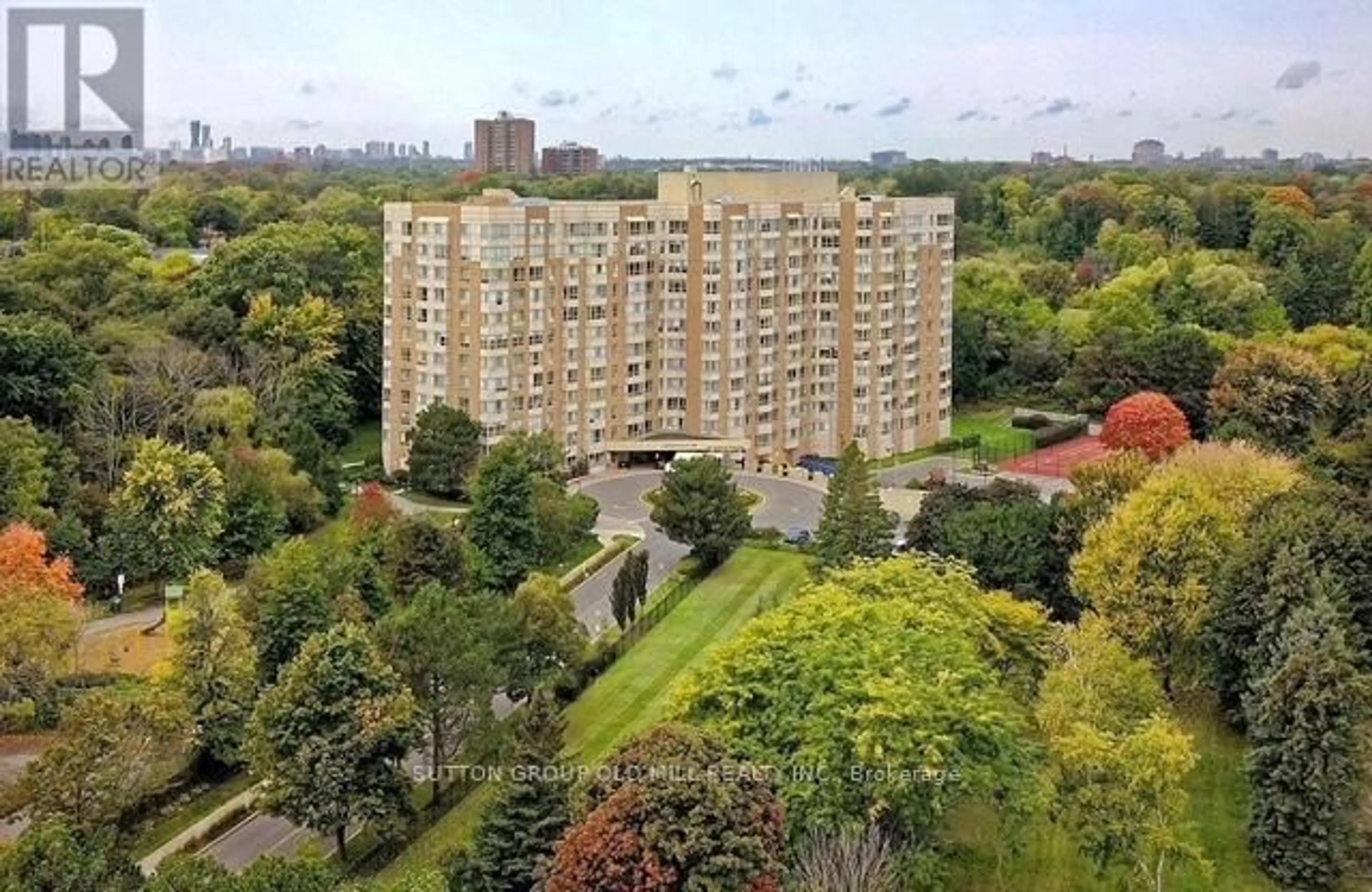 A pic from outside/outdoor area/front of a property/back of a property/a pic from drone, city buildings view from balcony for 1485 Lakeshore Rd #1014, Mississauga Ontario L5E 3G2