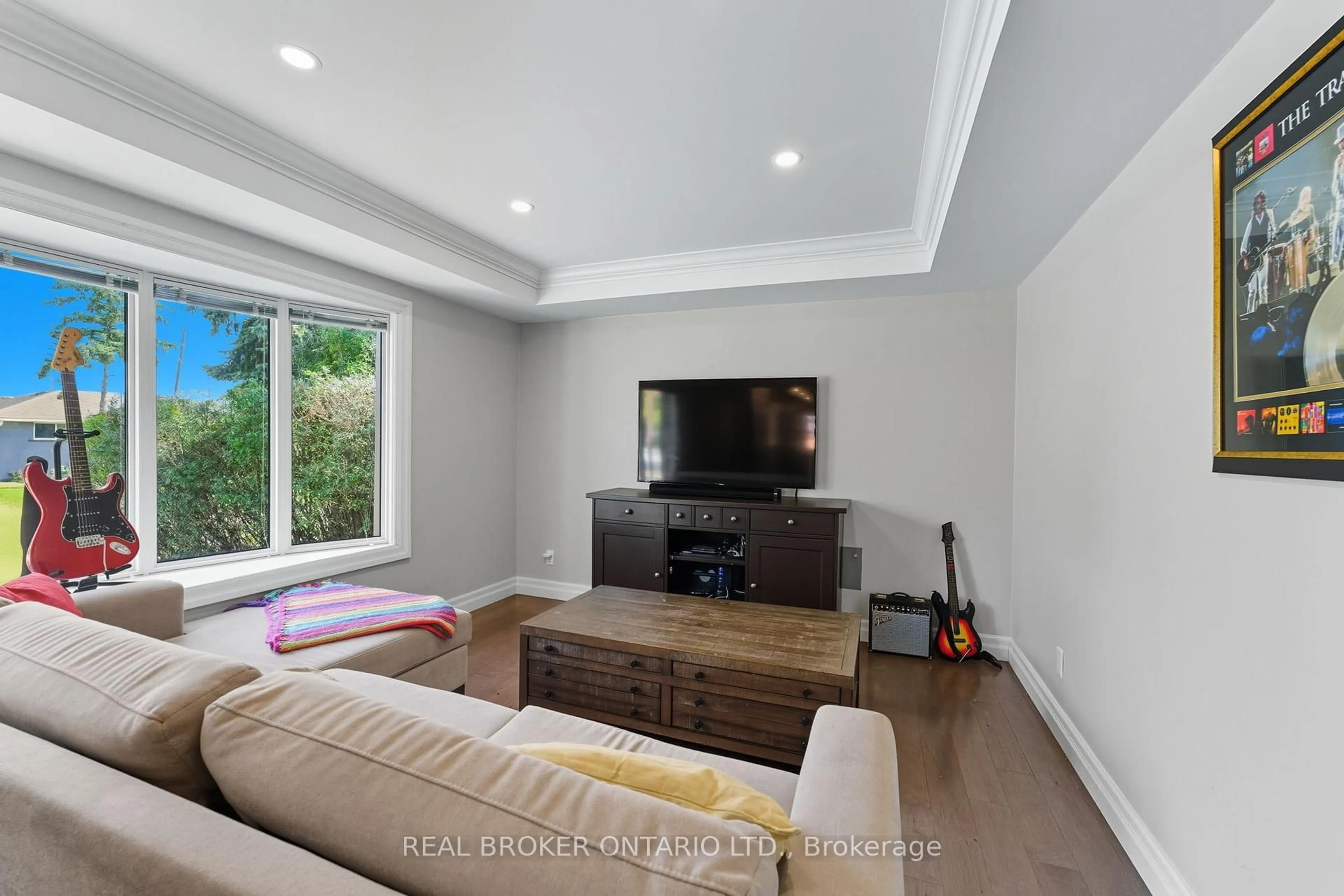Living room with furniture, unknown for 1314 Fisher Ave, Burlington Ontario L7P 2L6