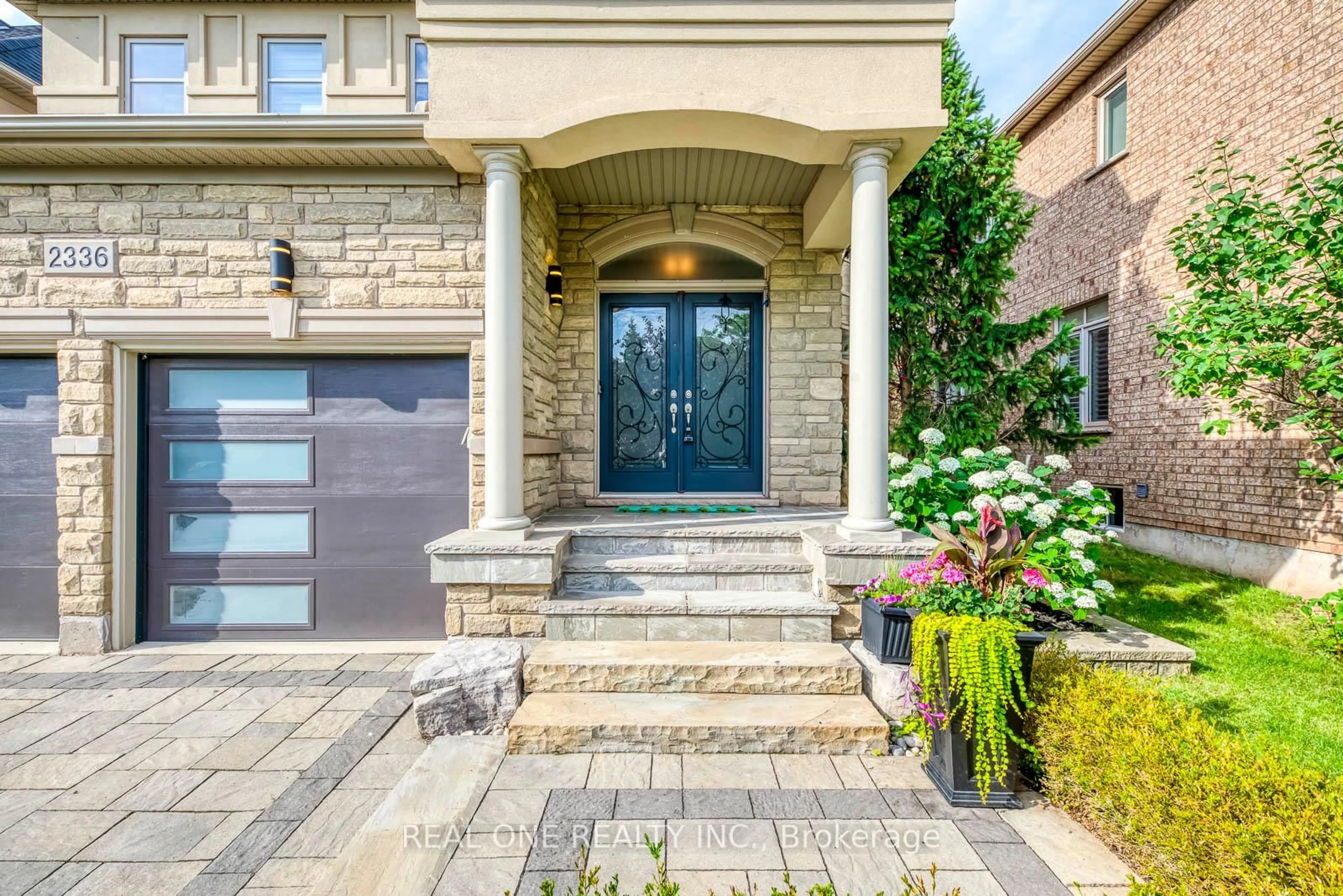 Home with brick exterior material, street for 2336 Thruxton Dr, Oakville Ontario L6H 0C5