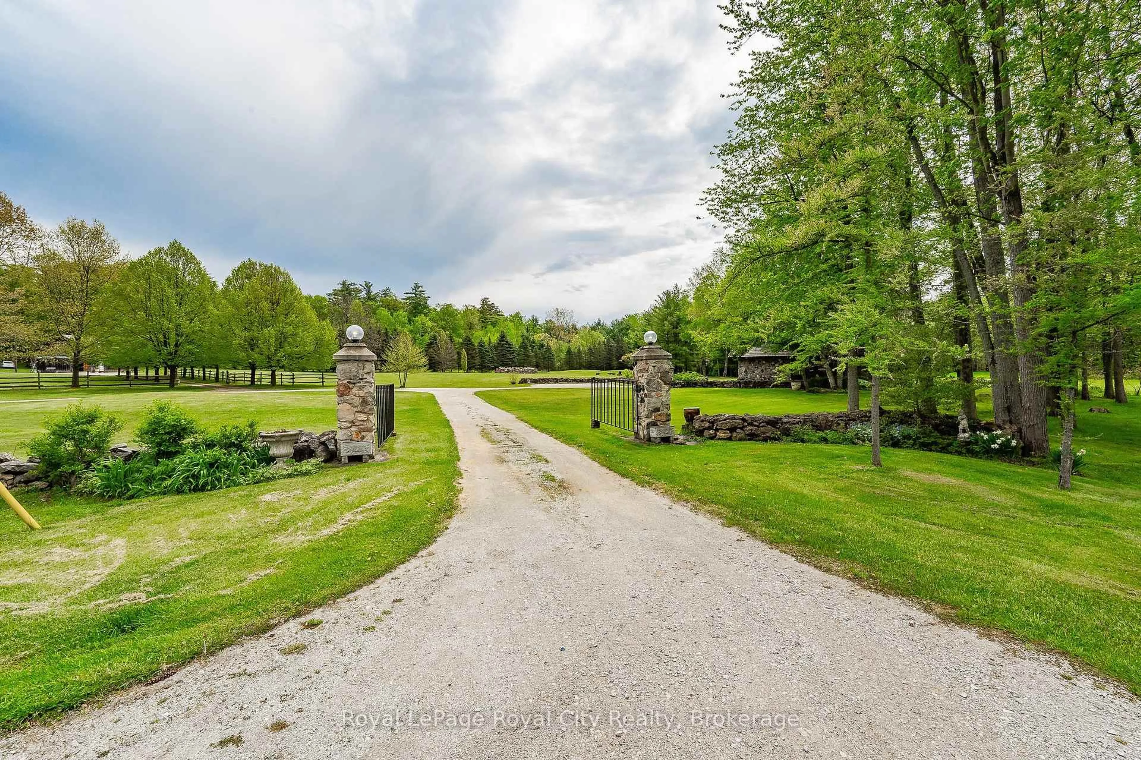 A pic from outside/outdoor area/front of a property/back of a property/a pic from drone, water/lake/river/ocean view for 1159 Campbellville Rd, Milton Ontario L0P 1B0