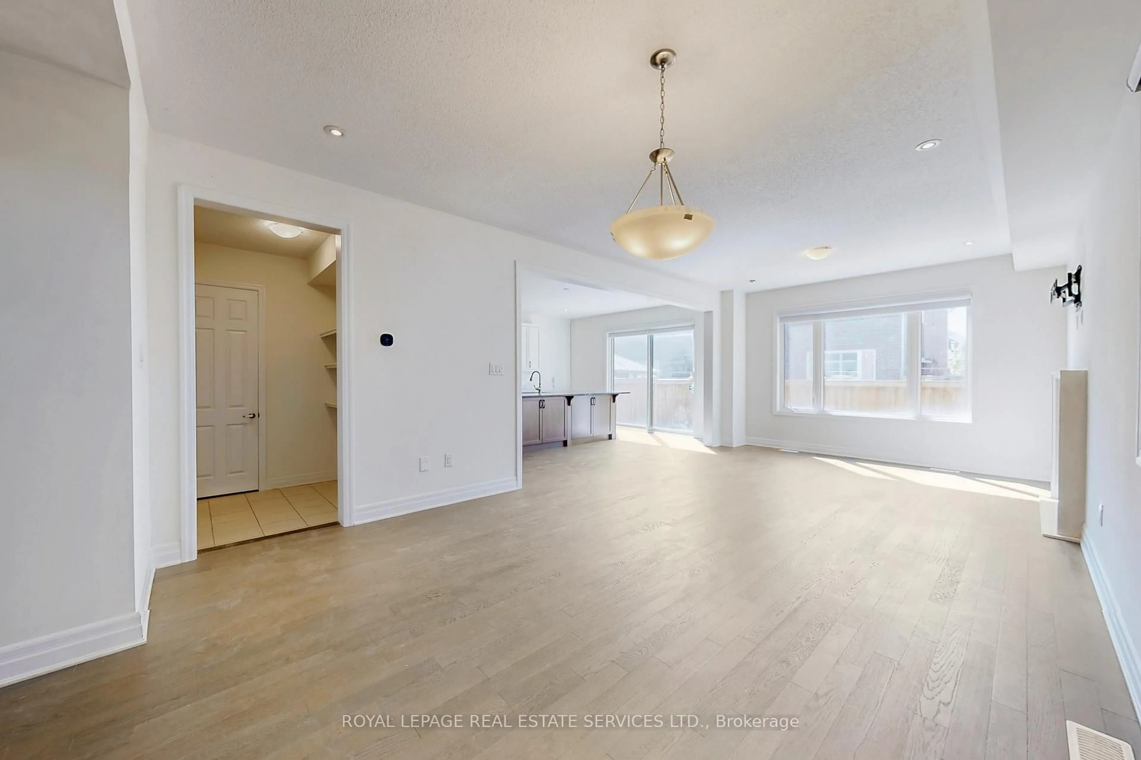 A pic of a room for 1388 Sycamore Garden, Milton Ontario L9E 1R3