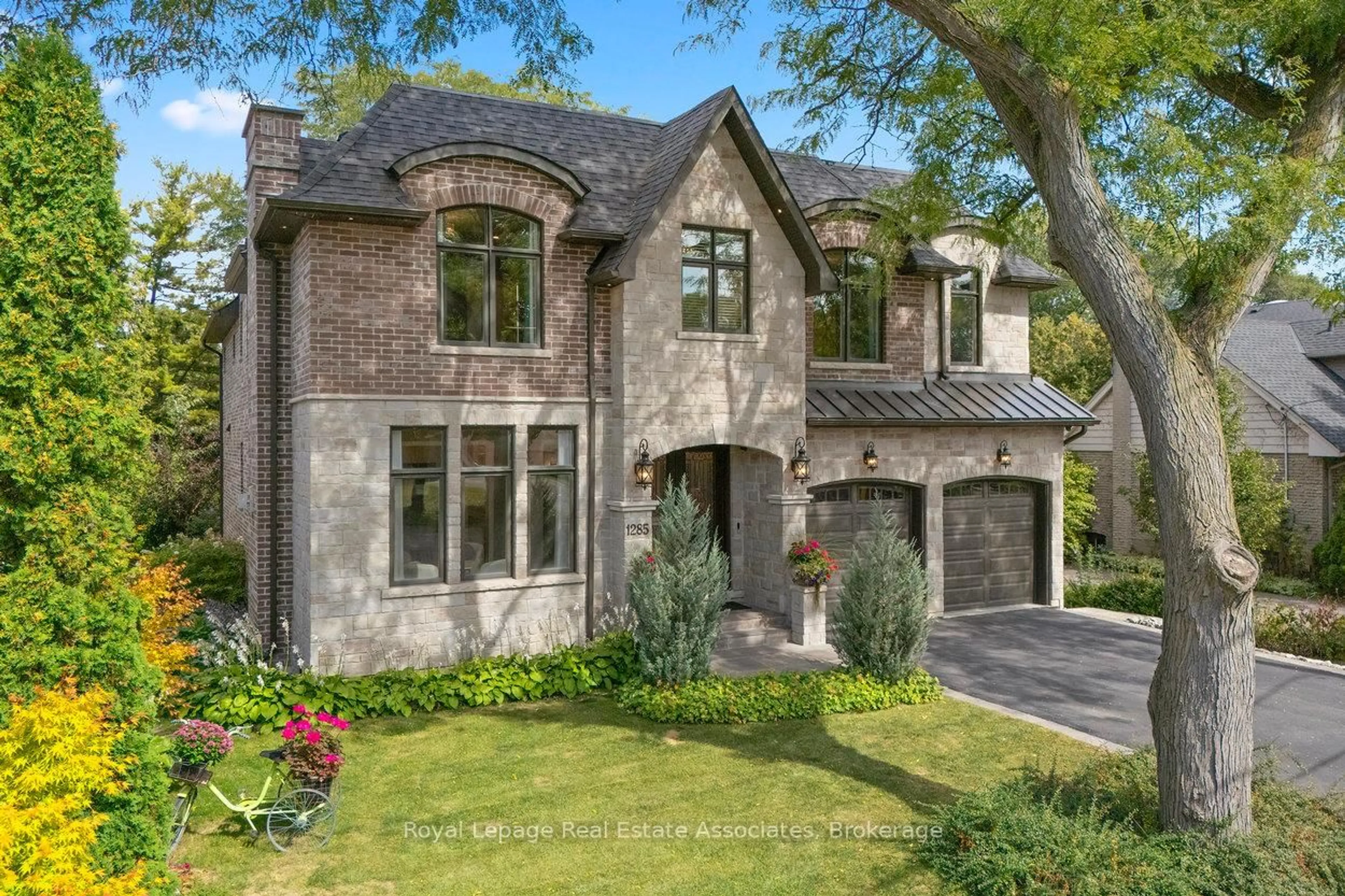 Home with brick exterior material, street for 1285 Mineola Gdns, Mississauga Ontario L5G 3Y5