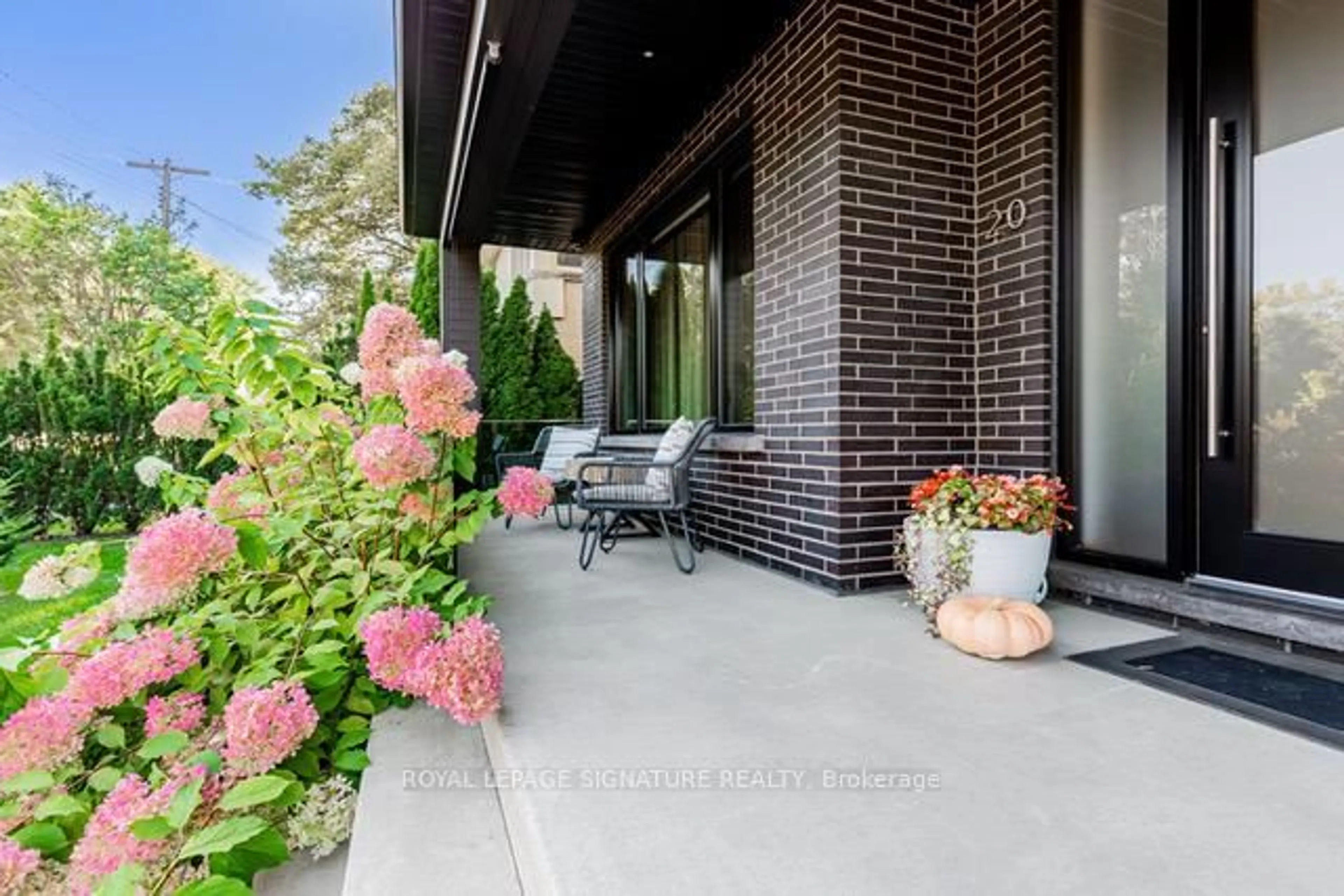 Patio, street for 20 Hartfield Crt, Toronto Ontario M9A 3E4