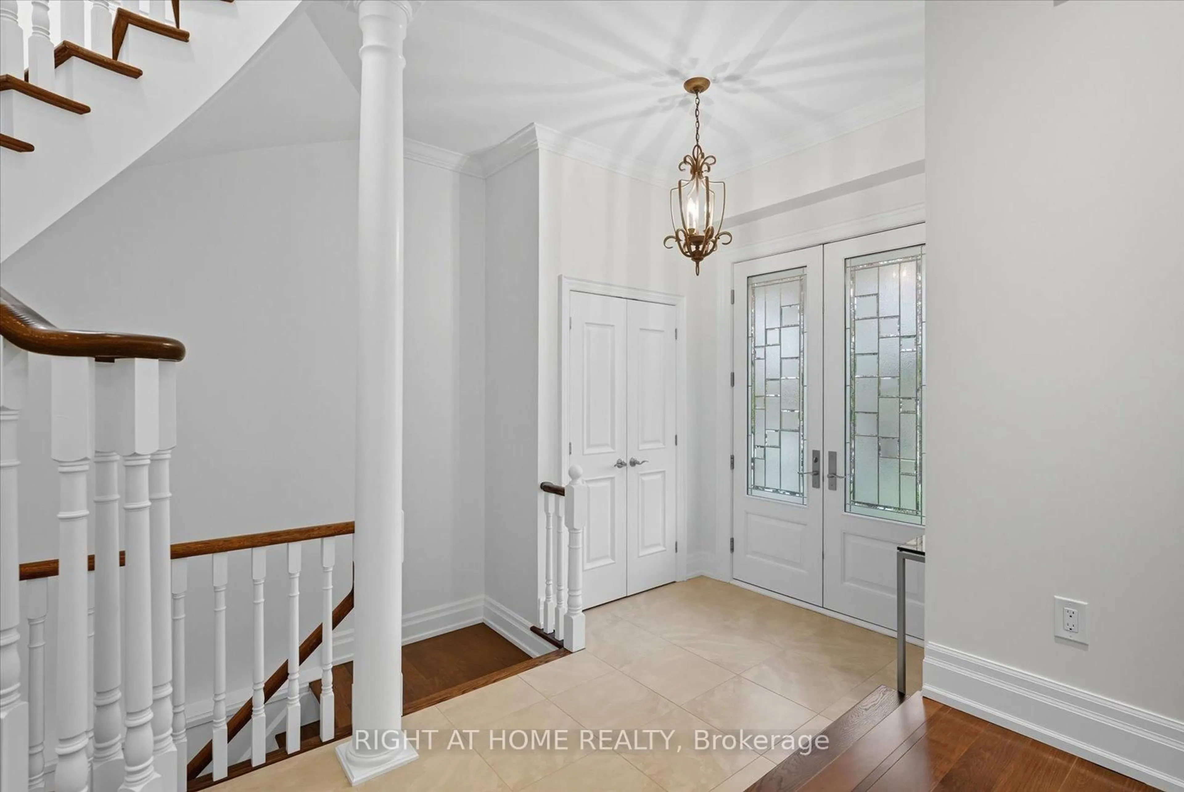 Indoor entryway for 2238 Pheasant Lane, Oakville Ontario L6M 3S2