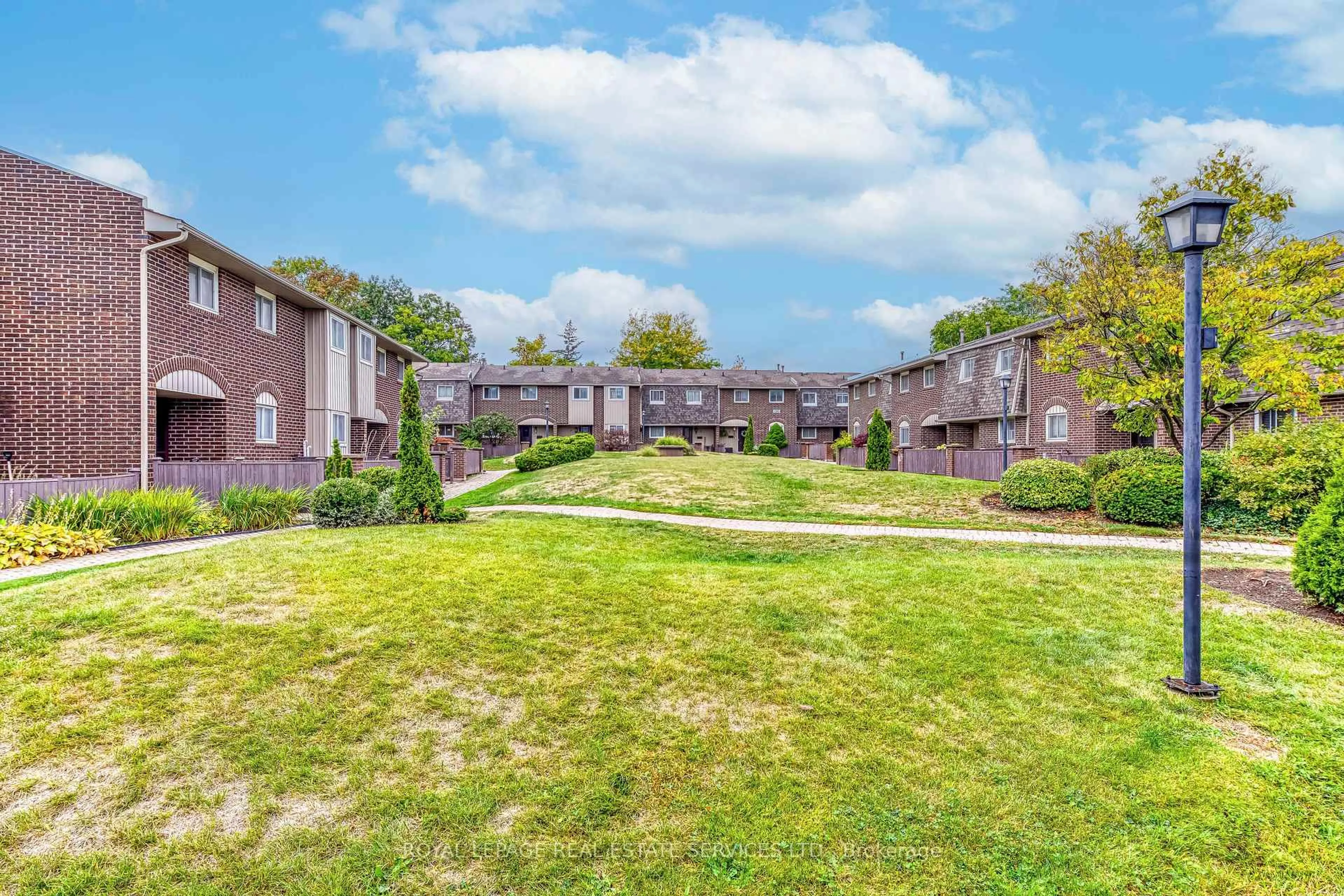 A pic from outside/outdoor area/front of a property/back of a property/a pic from drone, mountain view for 1294 Guelph Line #4, Burlington Ontario L7P 2S9