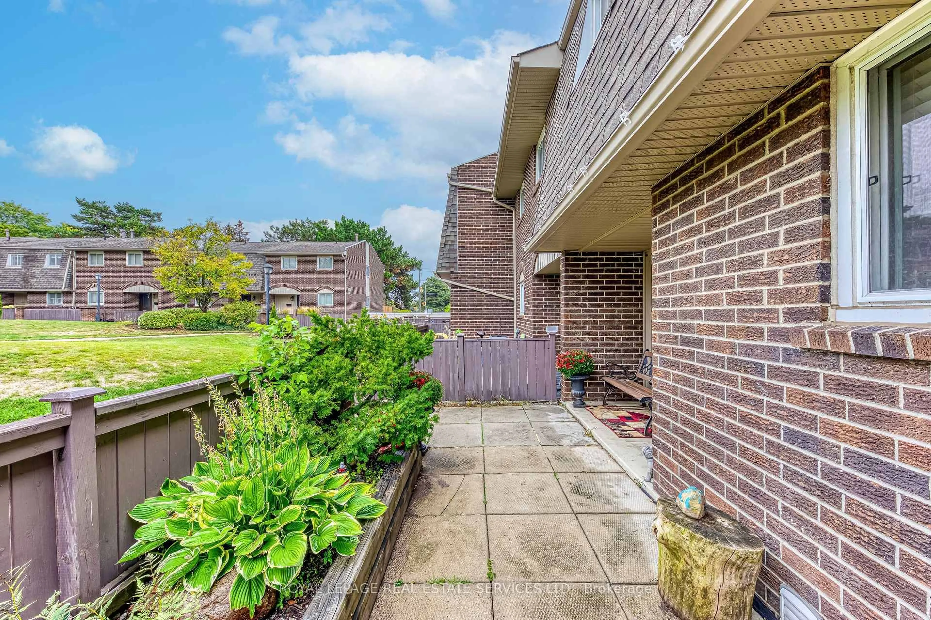 Patio, water/lake/river/ocean view for 1294 Guelph Line #4, Burlington Ontario L7P 2S9