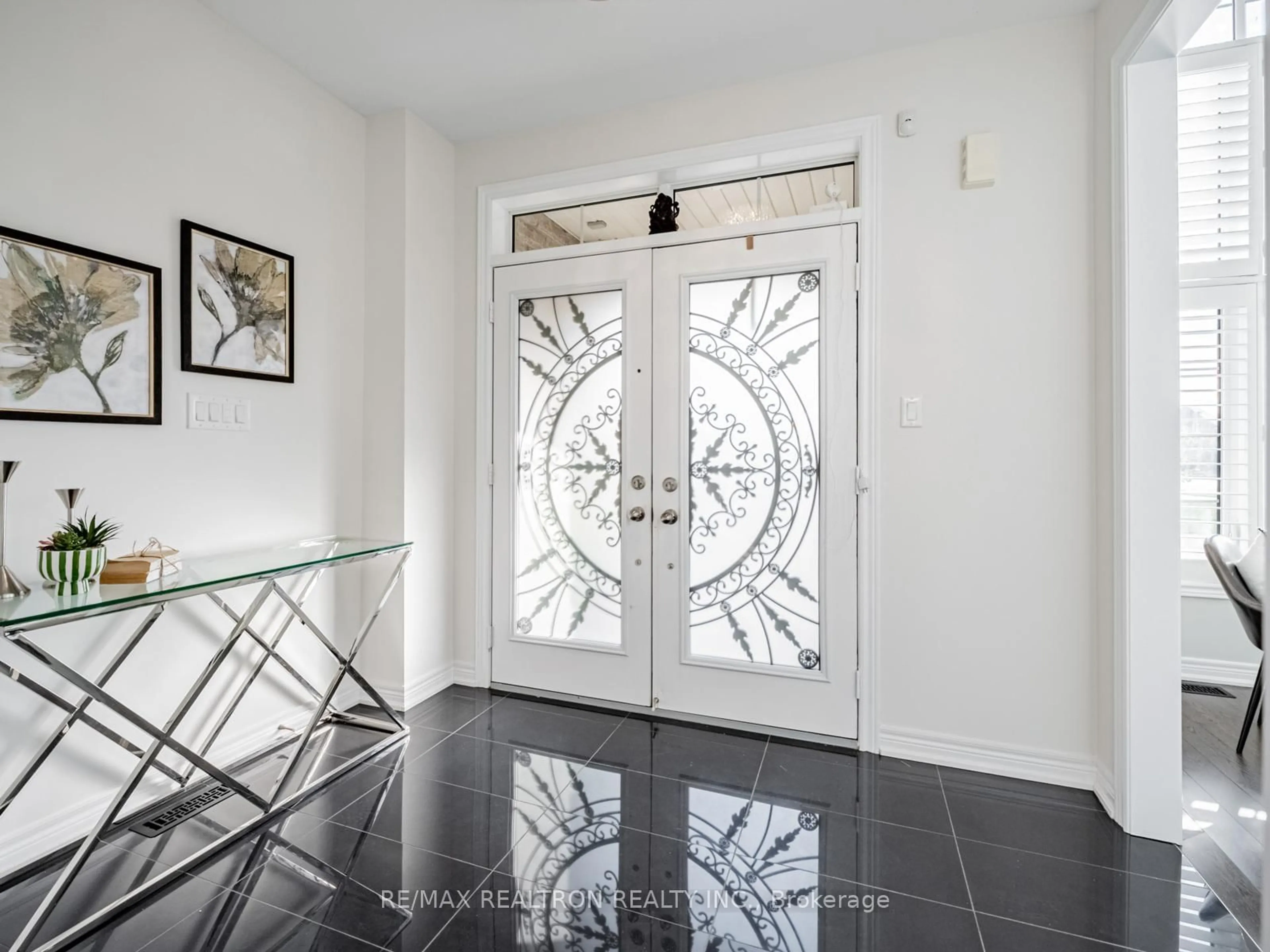 Indoor entryway for 88 Hidden Lake Tr, Halton Hills Ontario L0P 1K0