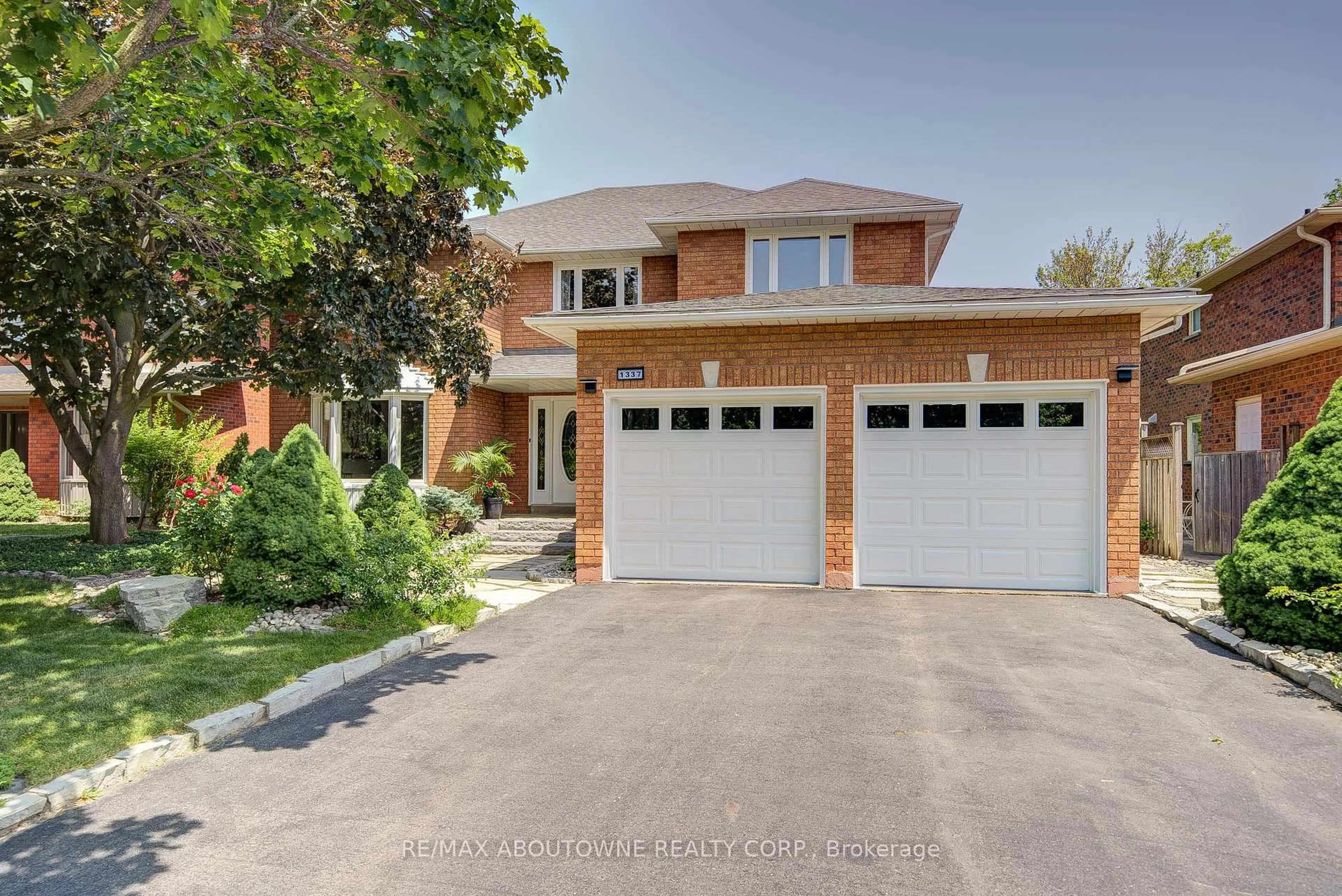 Home with brick exterior material, street for 1337 Peartree Circ, Oakville Ontario L6M 2J2
