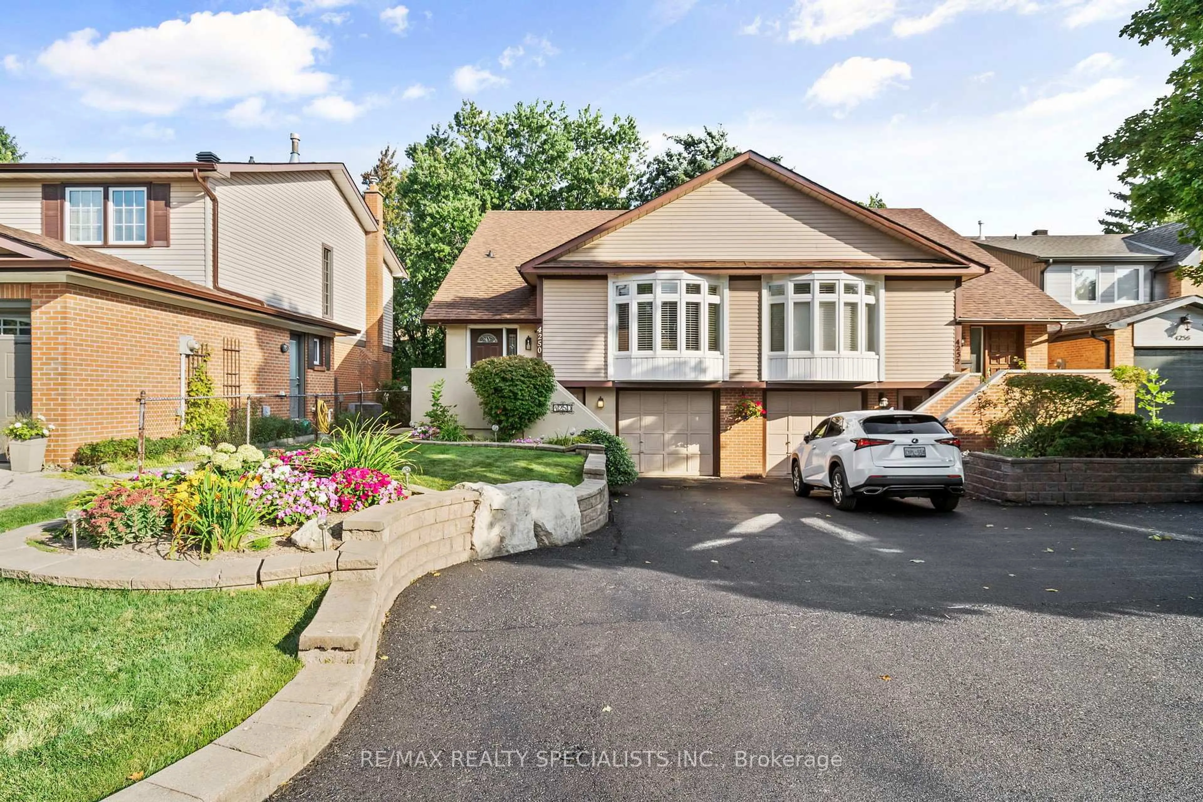 Home with brick exterior material, street for 4250 Jefton Cres, Mississauga Ontario L5L 1Z3