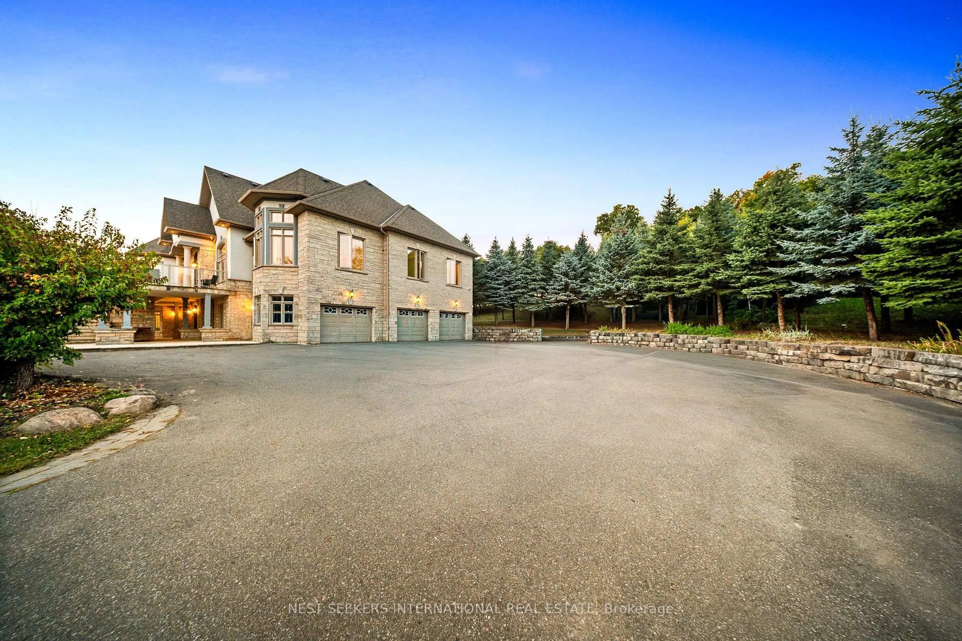 A pic from outside/outdoor area/front of a property/back of a property/a pic from drone, mountain view for 3722 The Grange Sdrd, Caledon Ontario L7C 0C3
