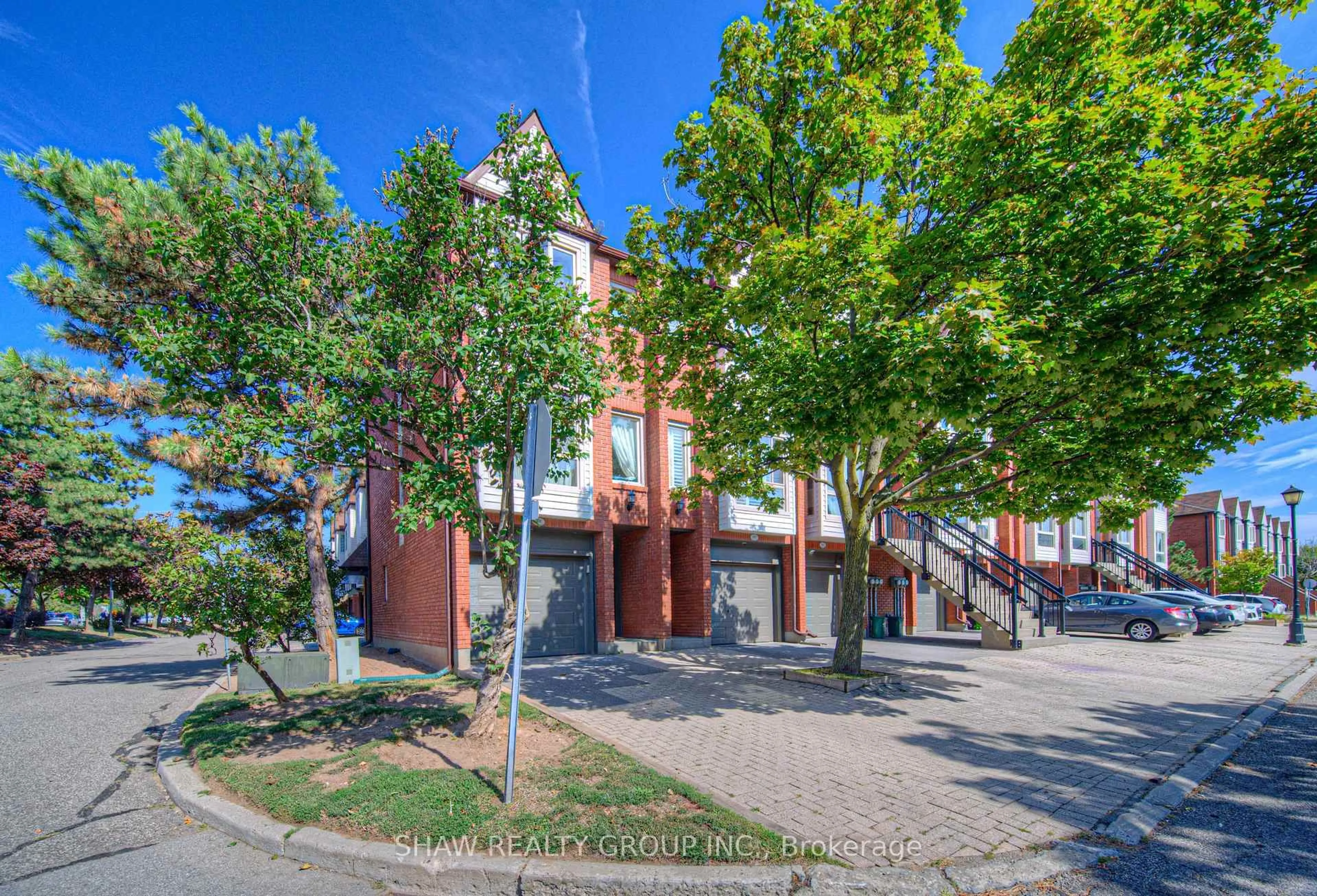 A pic from outside/outdoor area/front of a property/back of a property/a pic from drone, street for 895 Maple Ave #502, Burlington Ontario L7S 2N7