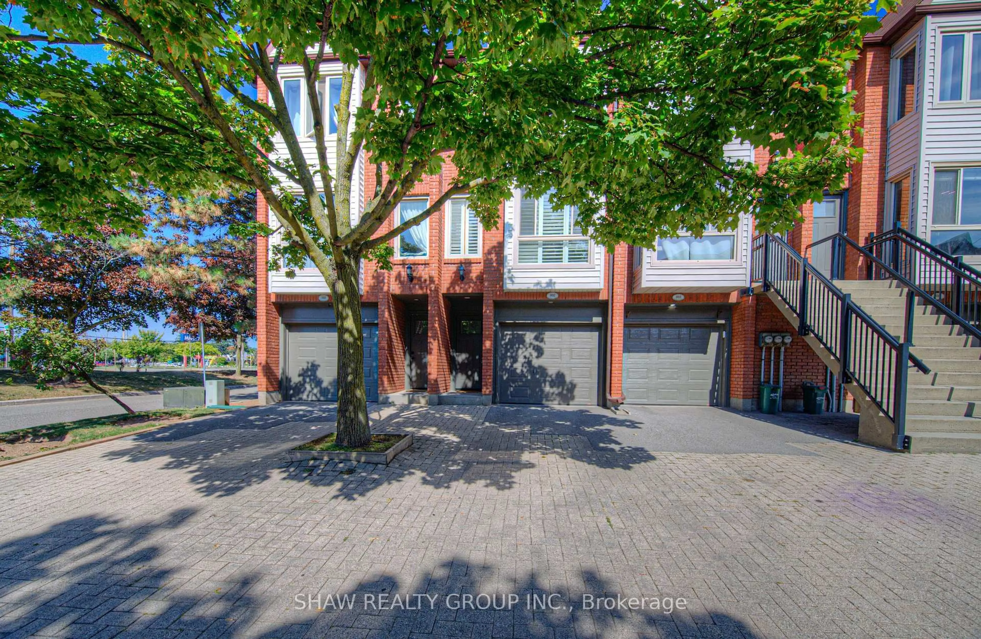 A pic from outside/outdoor area/front of a property/back of a property/a pic from drone, street for 895 Maple Ave #502, Burlington Ontario L7S 2N7