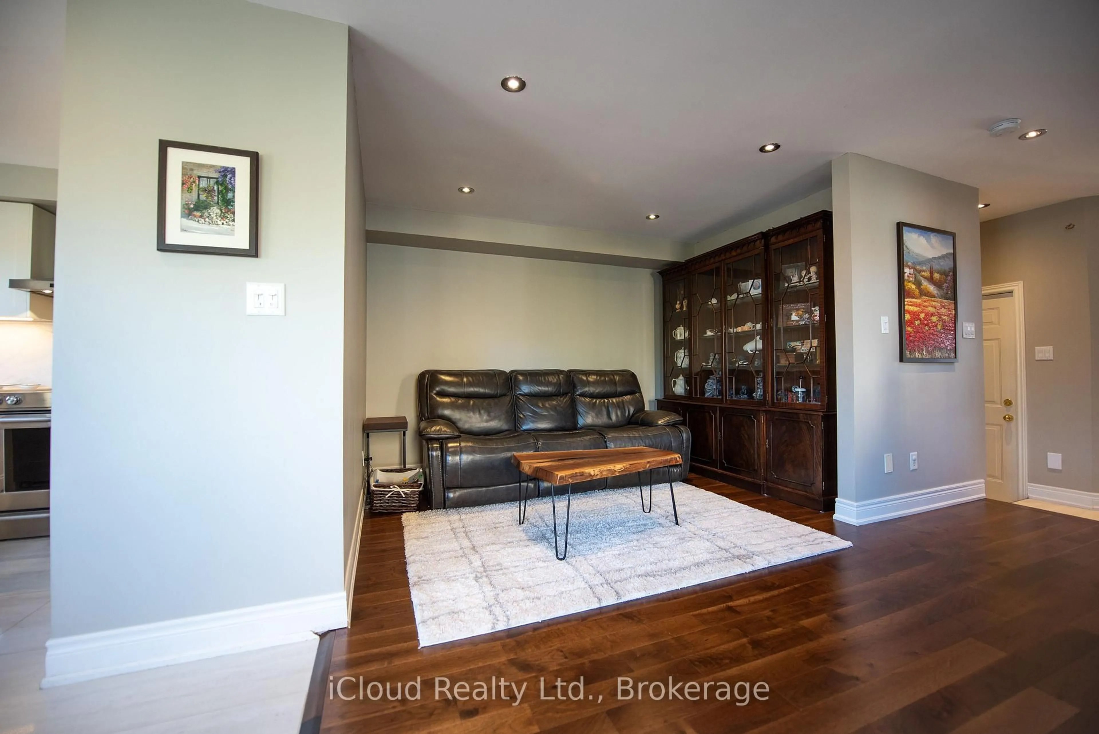 Living room with furniture, wood/laminate floor for 24 Aida Crt, Caledon Ontario L7E 2G8