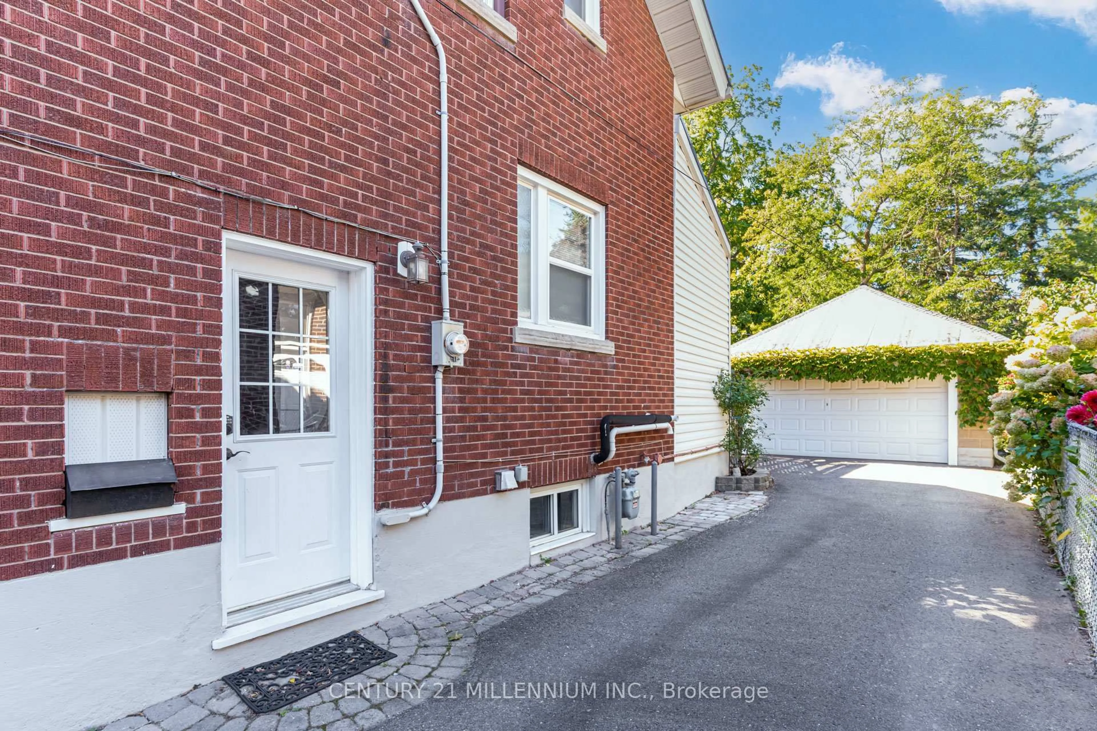Unknown for 30 Frederick St, Brampton Ontario L6Y 1G4