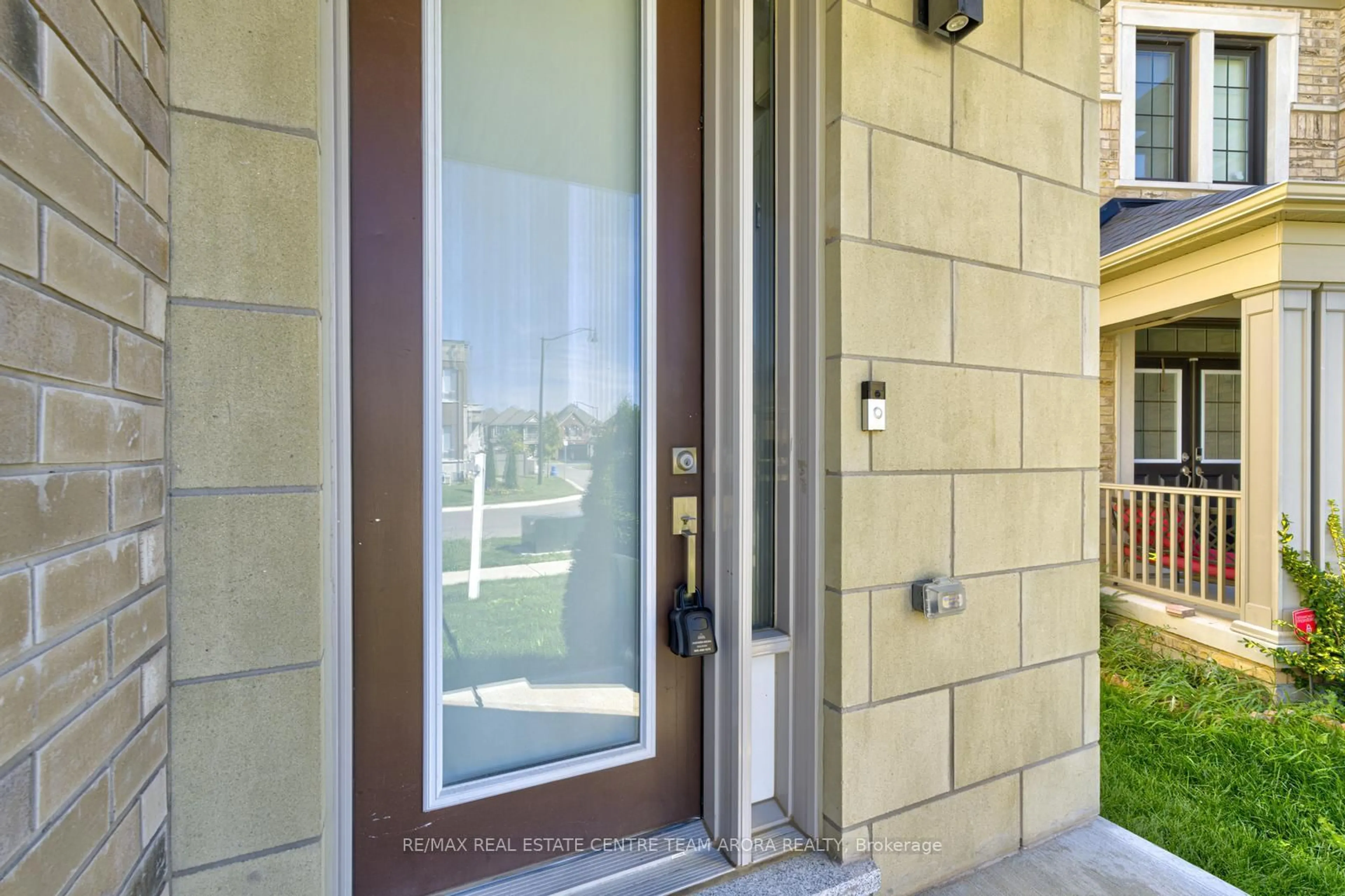 Indoor entryway for 44 Lollard Way, Brampton Ontario L6Y 0E4