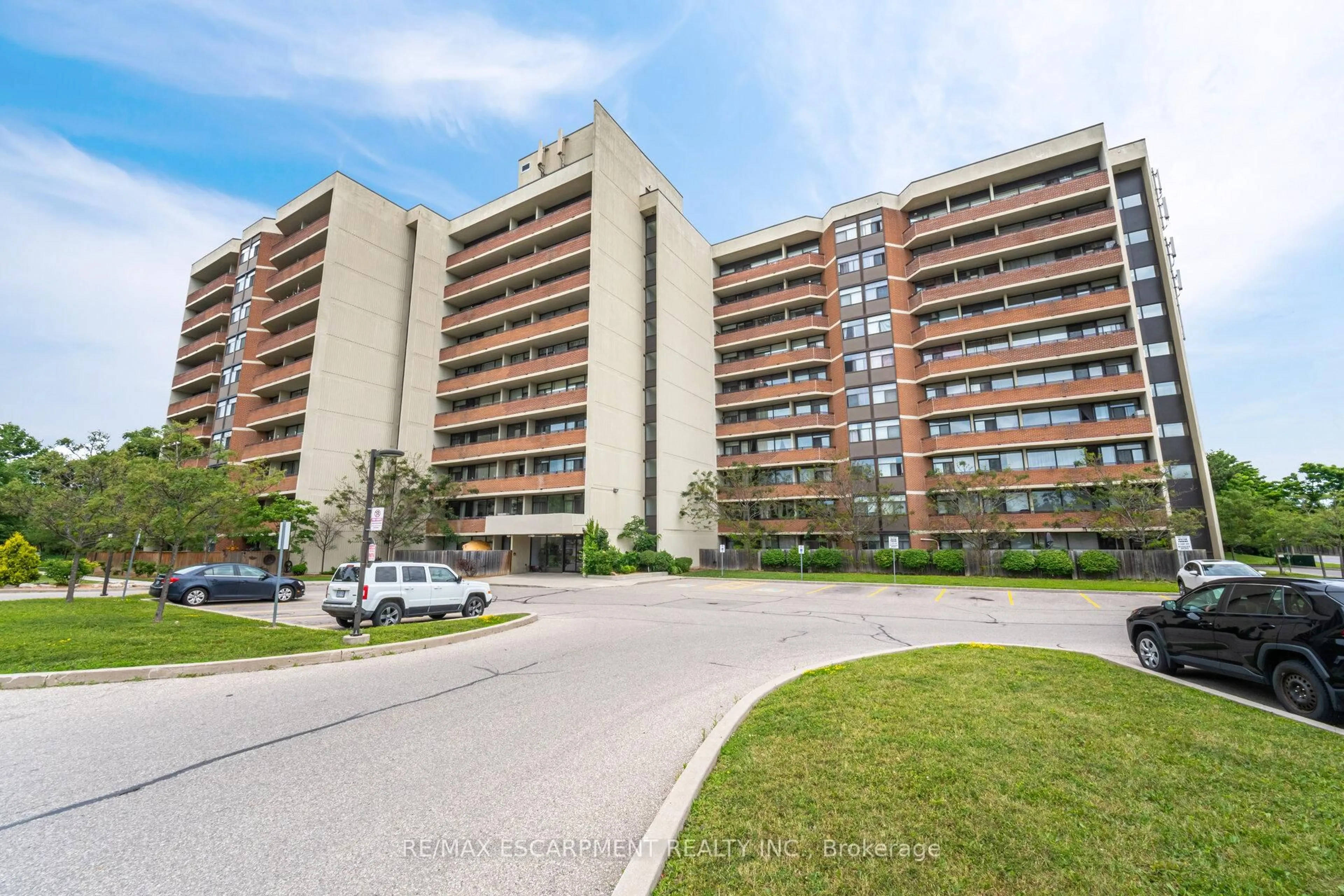 A pic from outside/outdoor area/front of a property/back of a property/a pic from drone, unknown for 2301 Derry Rd #707, Mississauga Ontario L5N 2R4