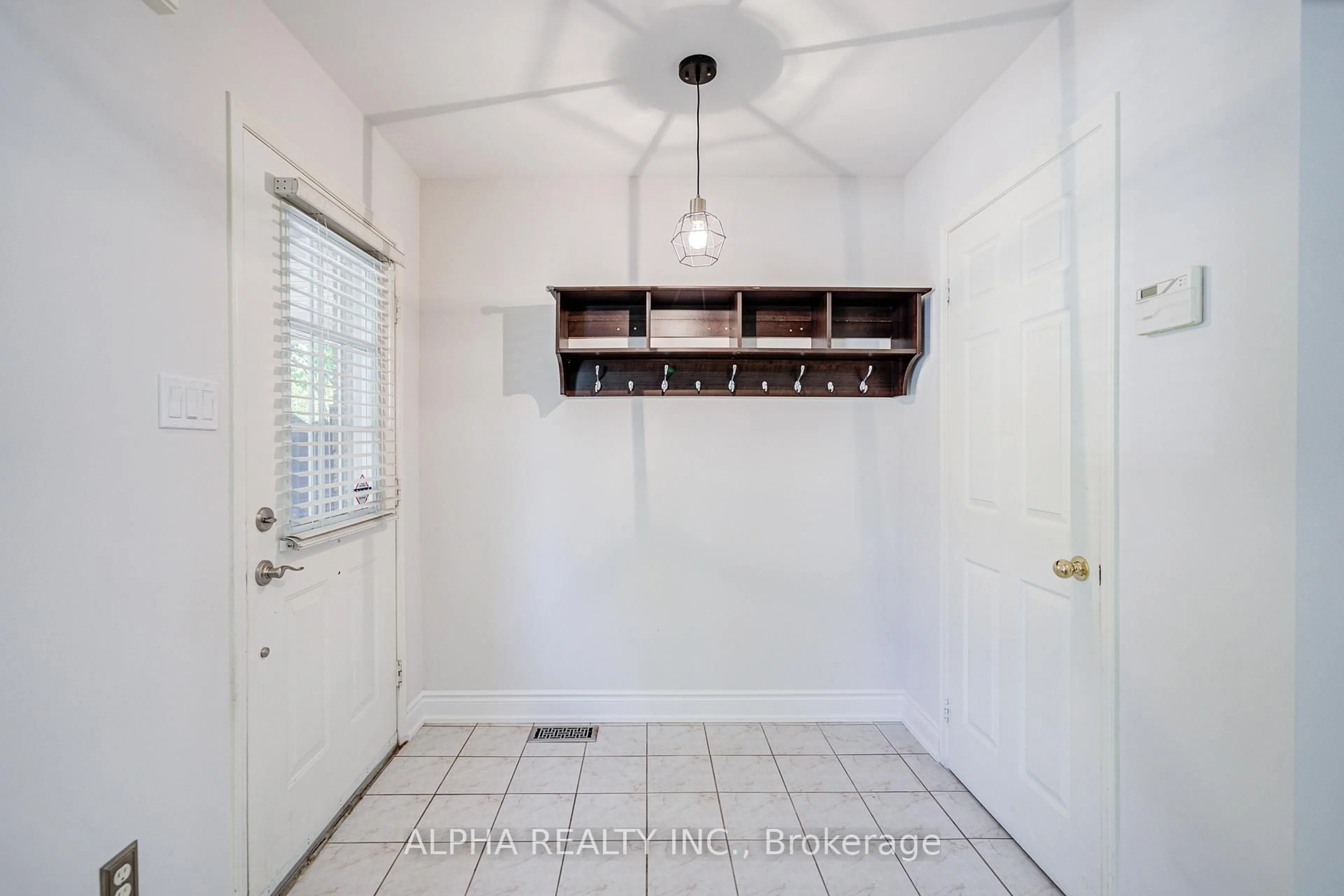 Indoor entryway for 102 Roxton Rd, Oakville Ontario L6H 6V4
