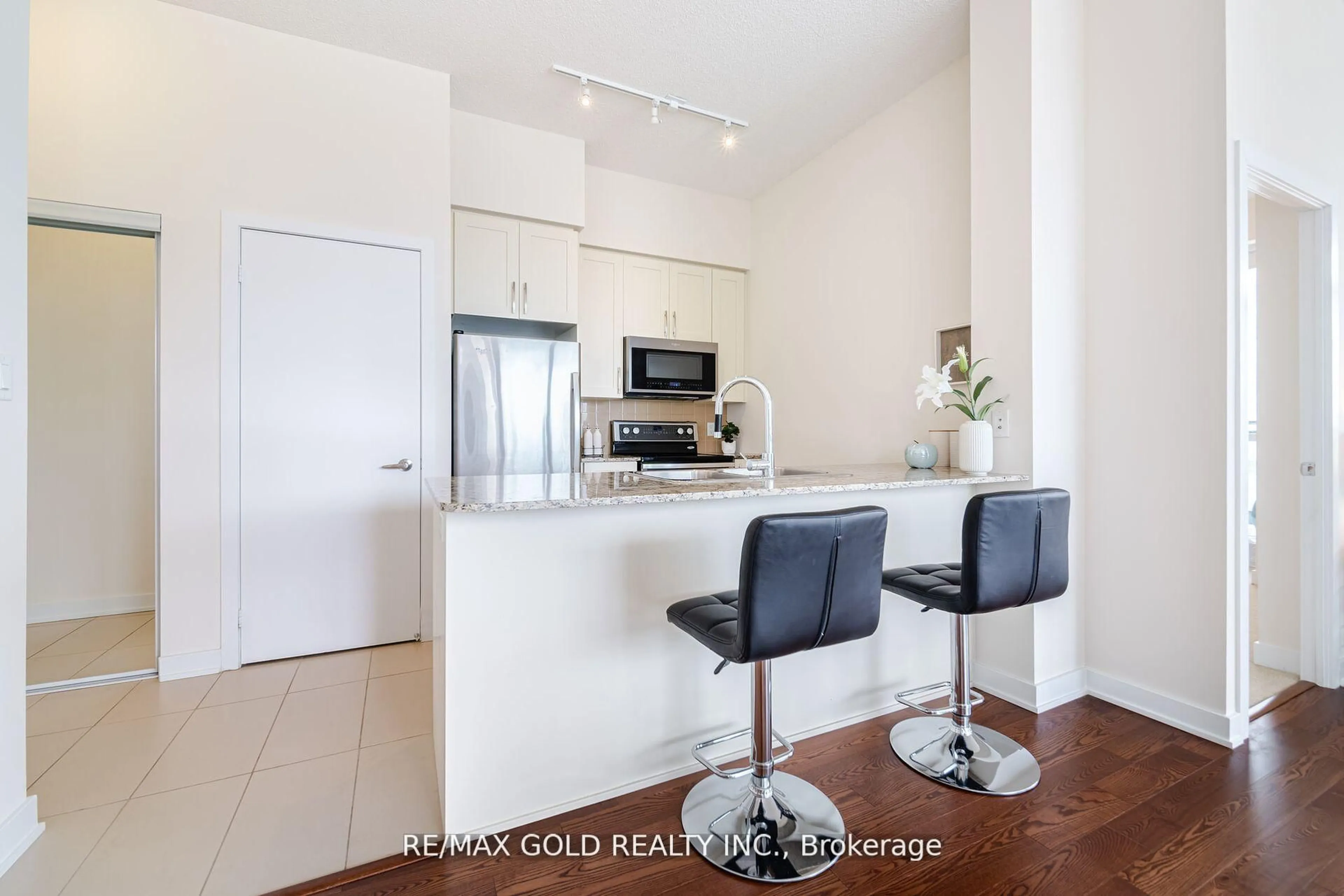 Unknown for 4070 Confederation Pkwy #607, Mississauga Ontario L5B 0E9