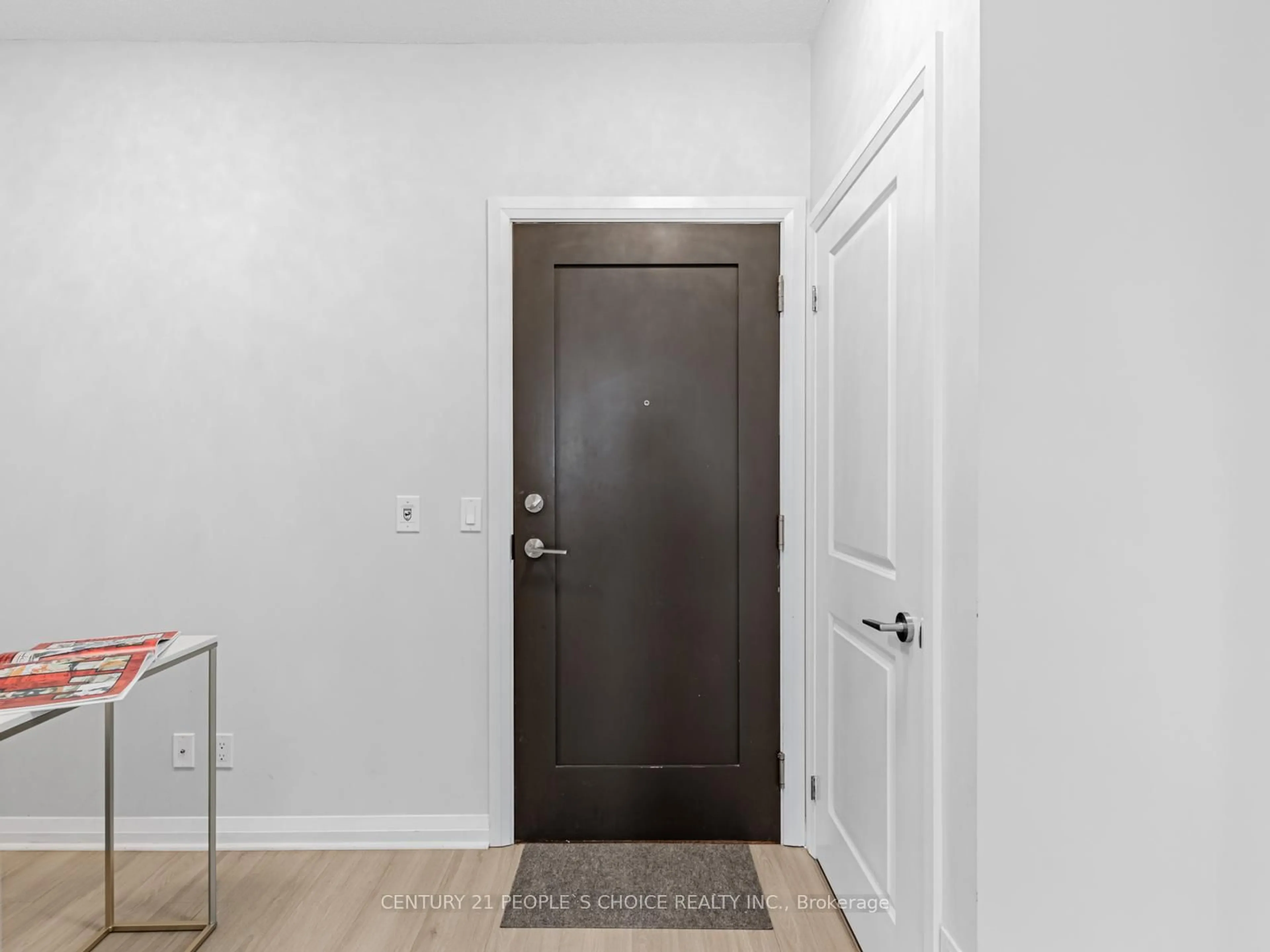 Indoor entryway for 75 Eglinton Ave #1403, Mississauga Ontario L5R 1B2