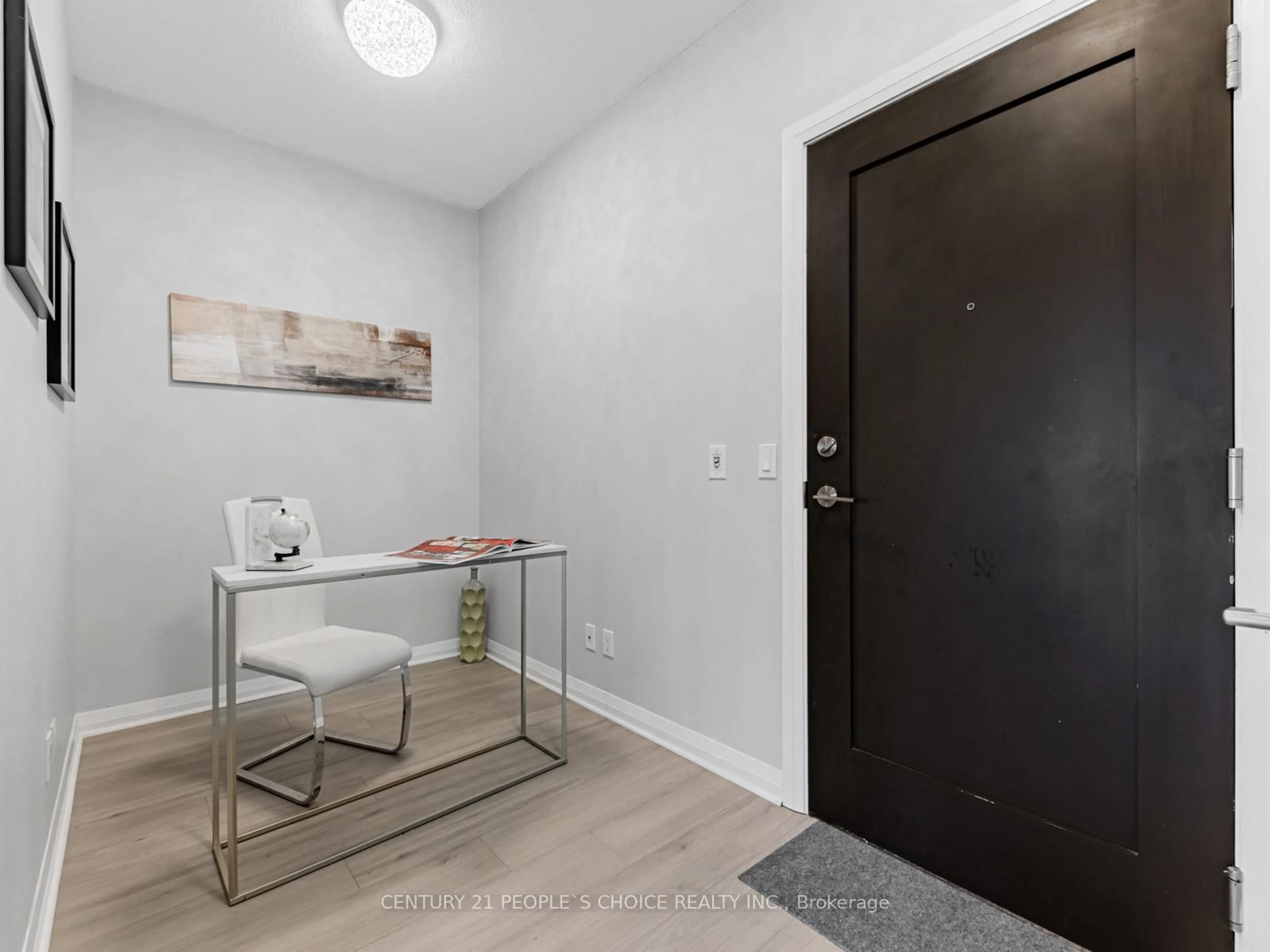 Indoor entryway for 75 Eglinton Ave #1403, Mississauga Ontario L5R 1B2