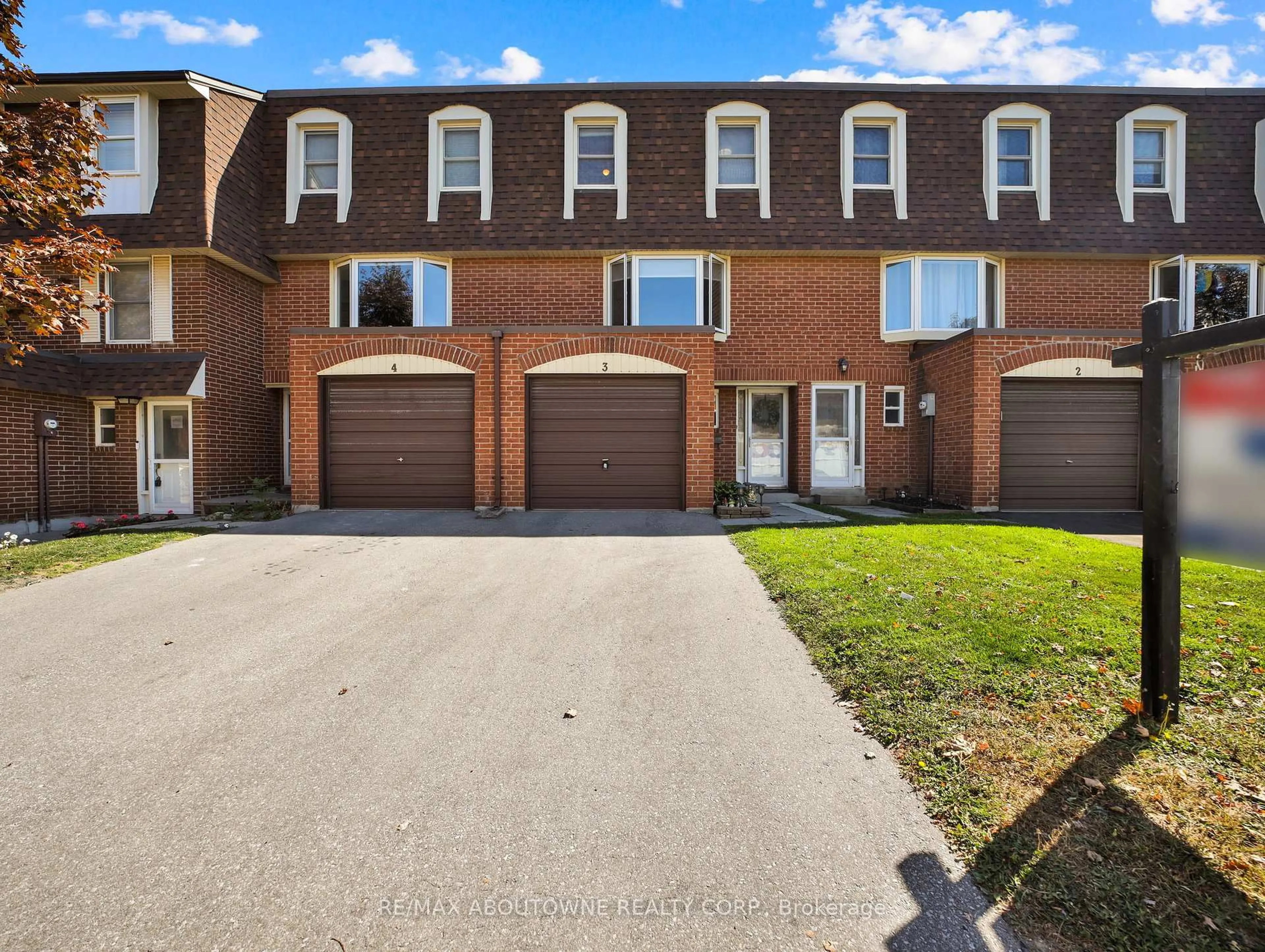 Home with brick exterior material, street for 371 Bronte St #3, Milton Ontario L9T 3K5