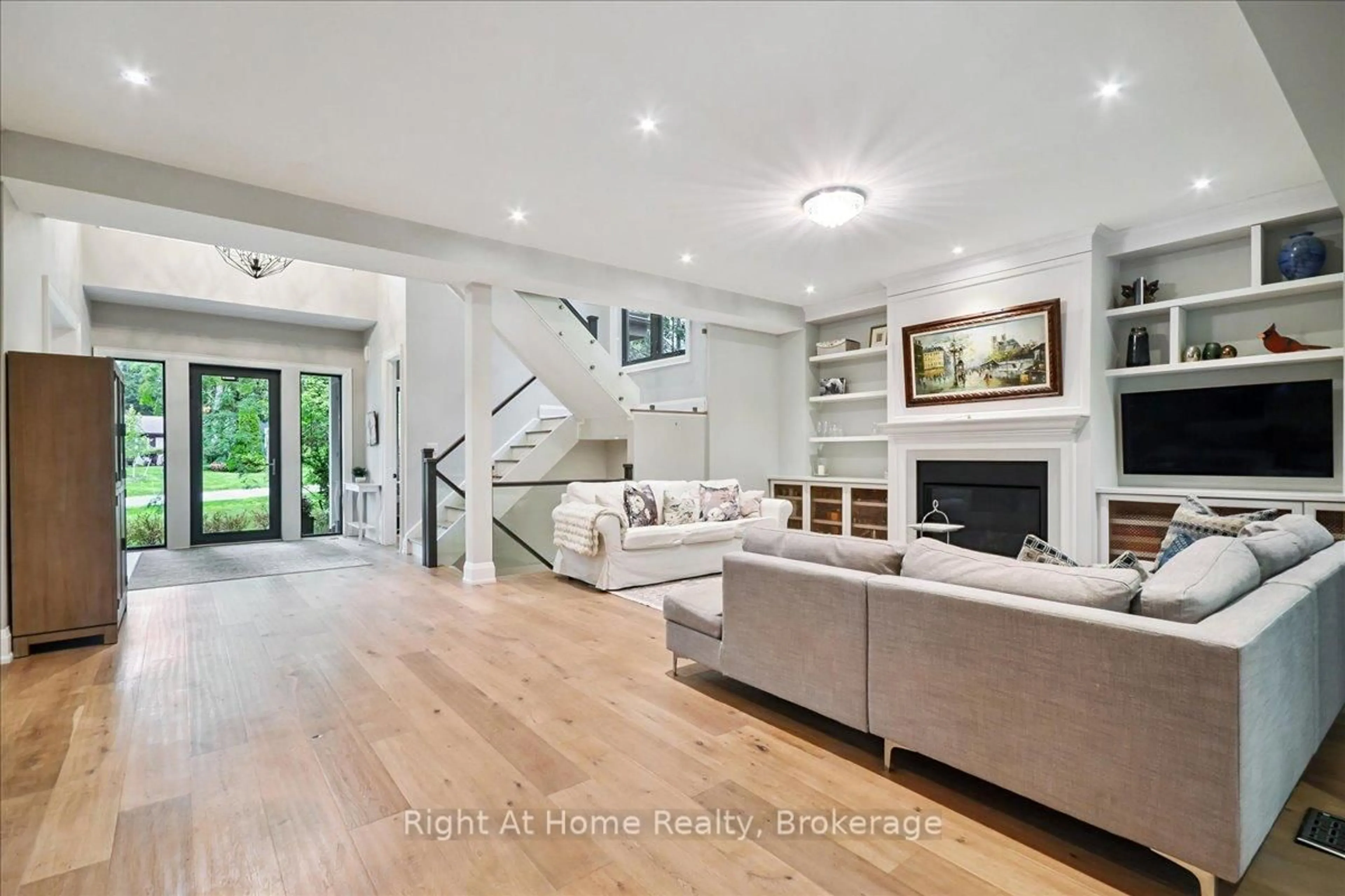 Unknown for 176 Viewbank Cres, Oakville Ontario L6L 1R4