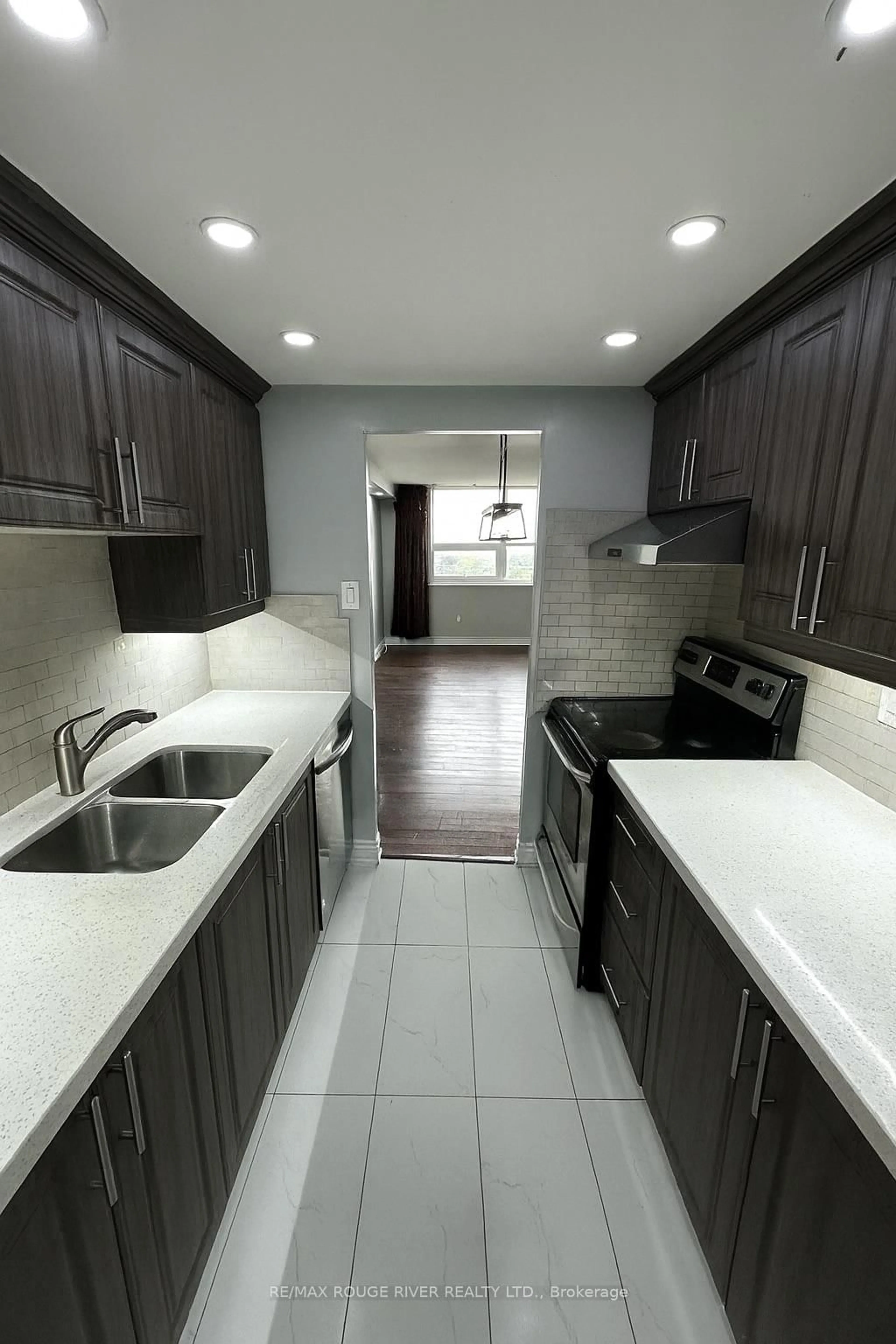 Standard kitchen, unknown for 4 Lisa St #804, Brampton Ontario L6T 4B6