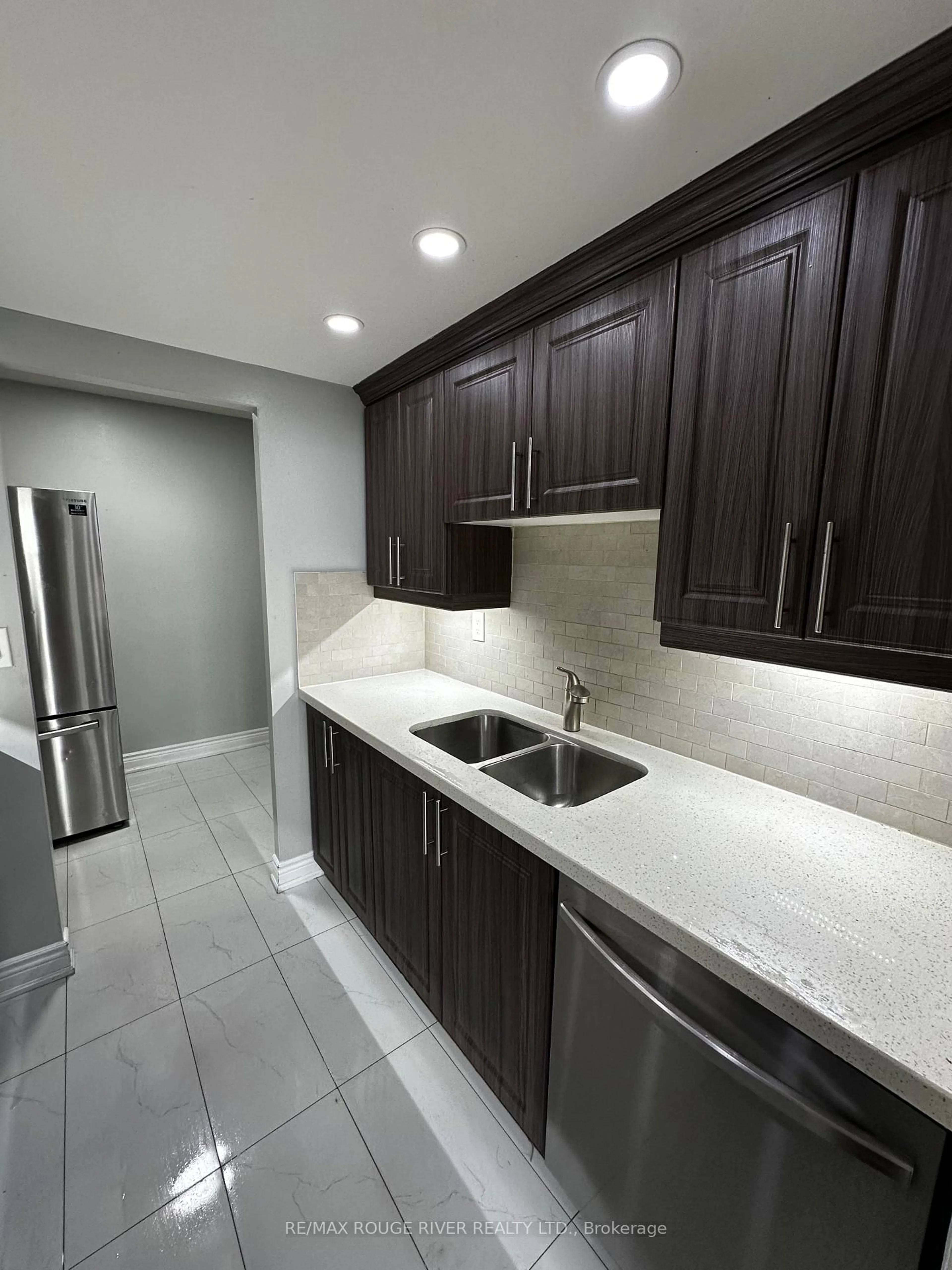 Standard kitchen, ceramic/tile floor for 4 Lisa St #804, Brampton Ontario L6T 4B6