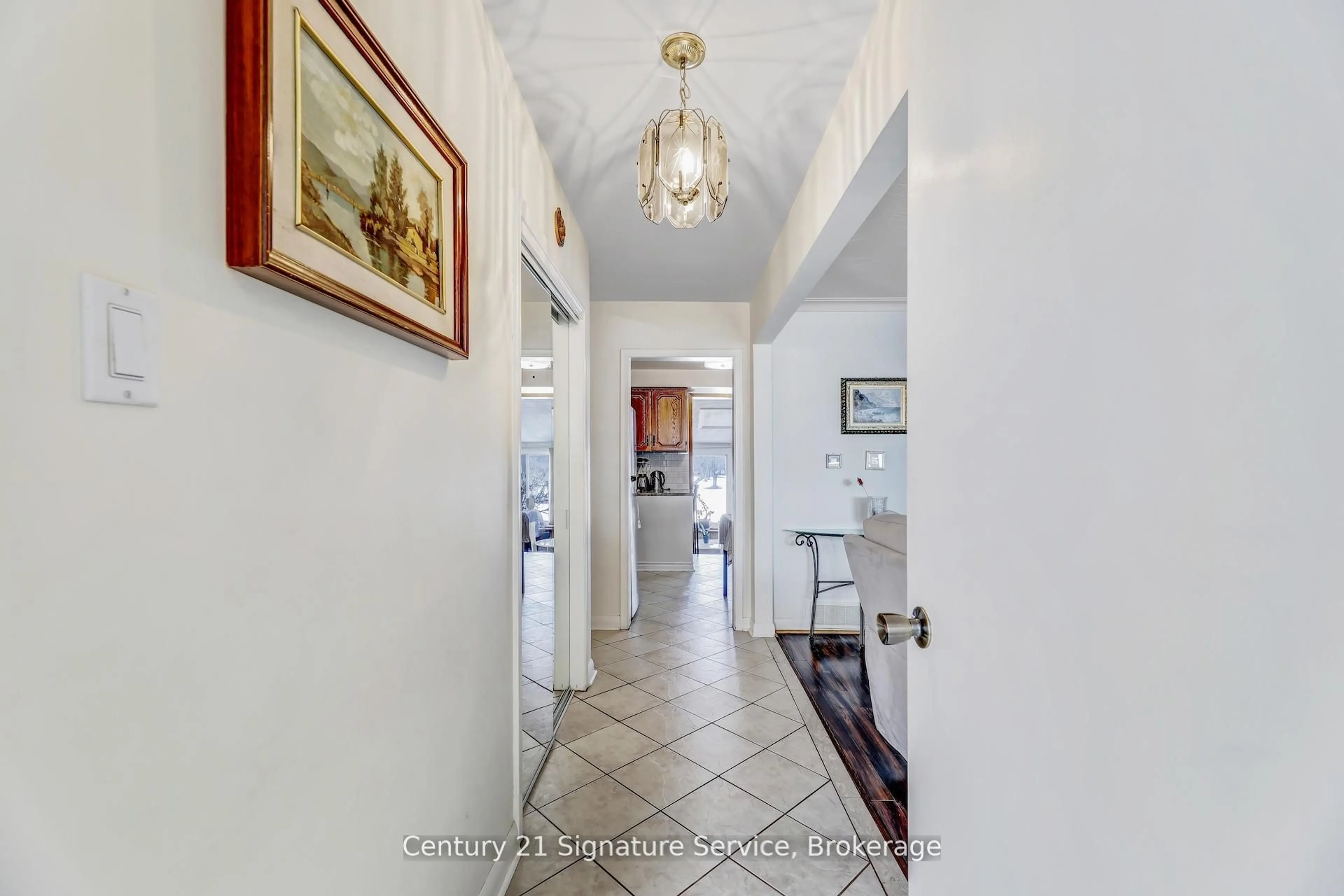 Indoor foyer for 8026 Mayfield Rd, Caledon Ontario L7E 0W2