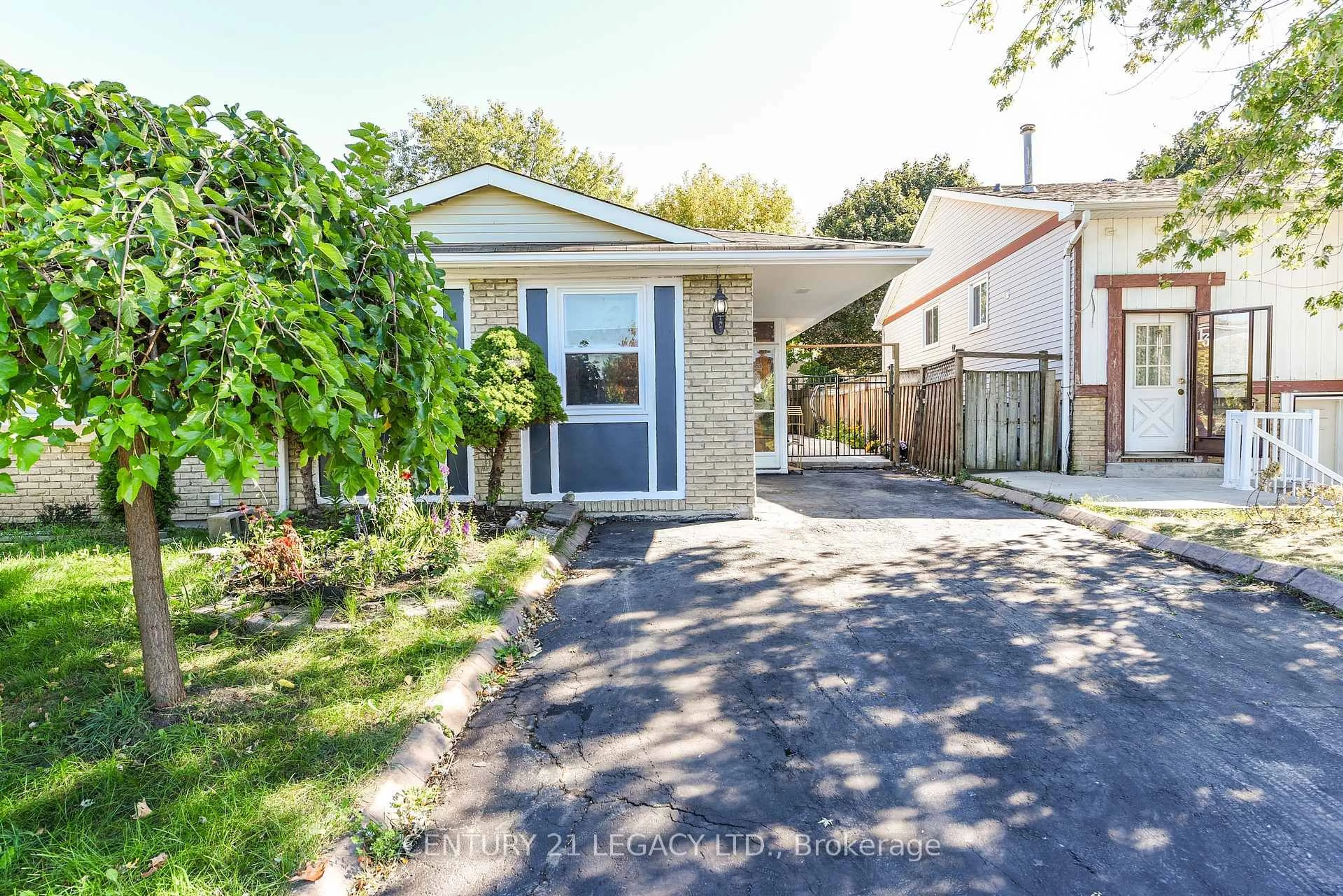 A pic from outside/outdoor area/front of a property/back of a property/a pic from drone, street for 11 Bruce Beer Dr, Brampton Ontario L6V 2W7
