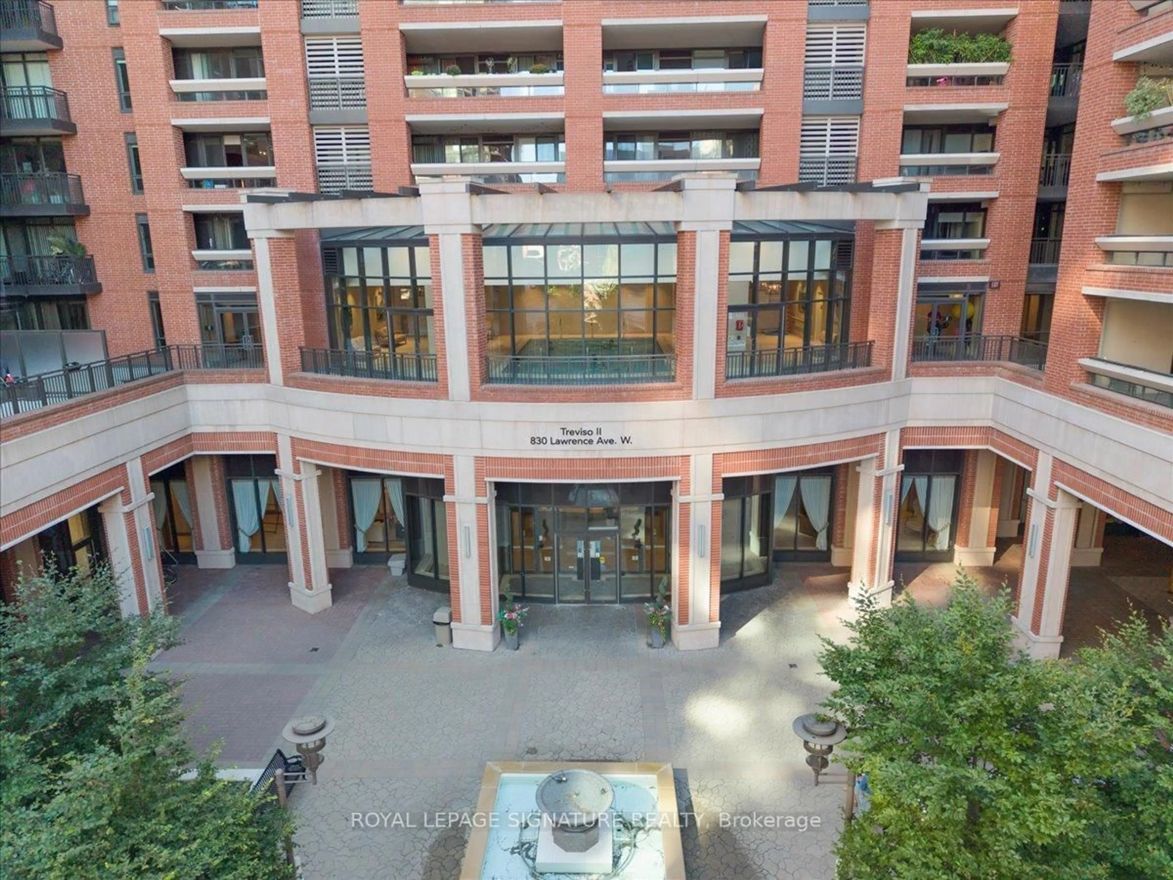 Indoor foyer for 830 Lawrence Ave #320, Toronto Ontario M6A 0B6