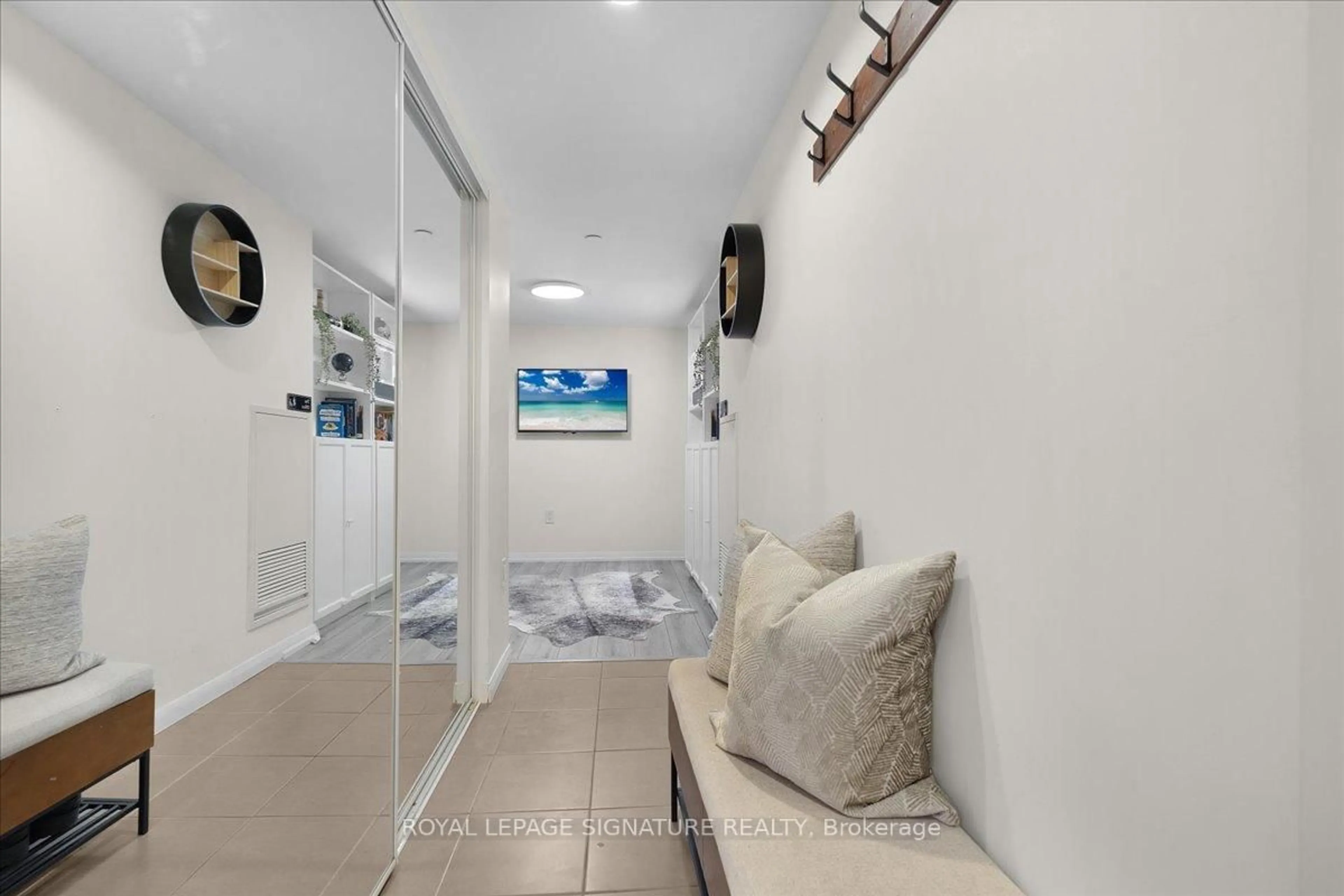 Indoor entryway for 830 Lawrence Ave #320, Toronto Ontario M6A 0B6
