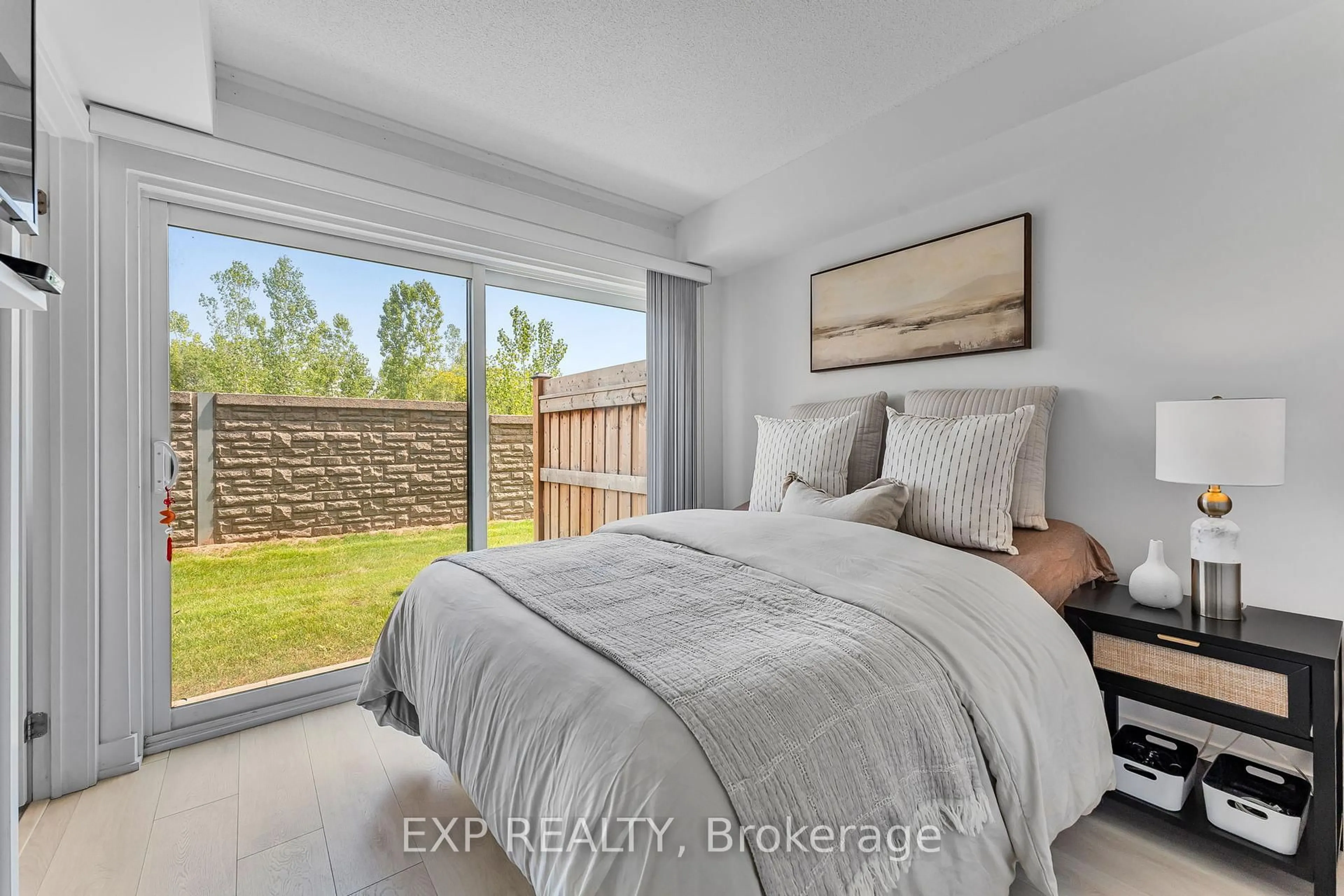 Bedroom with bed, unknown for 1121 Cooke Blvd #90, Burlington Ontario L7T 0C4