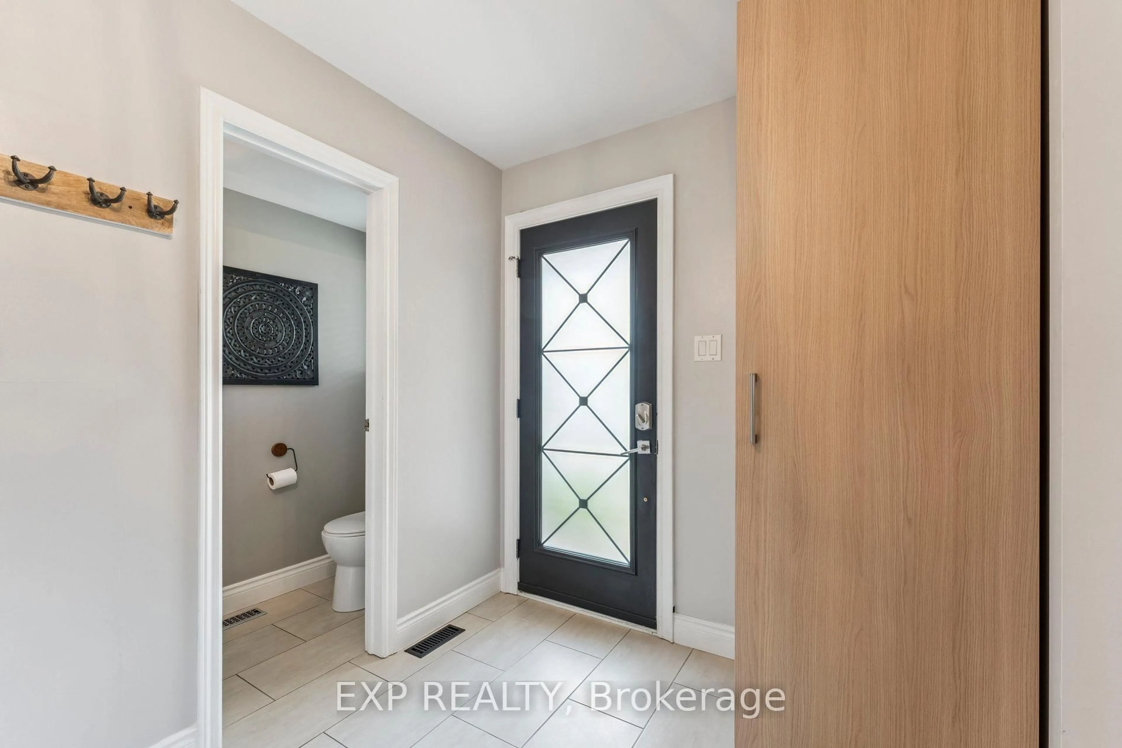 Indoor entryway for 29 Driftwood Cres, Brampton Ontario L6Z 2C3