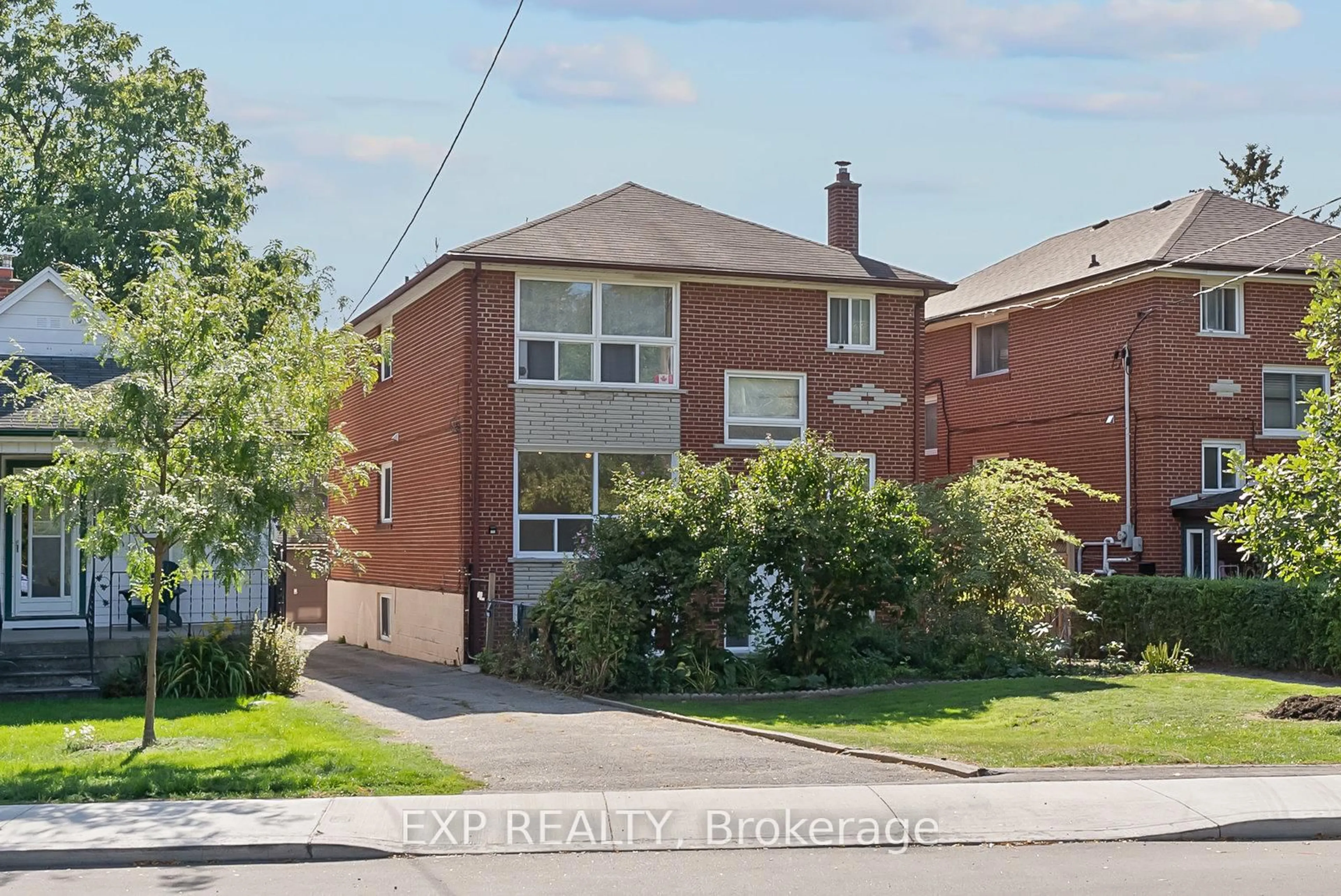 Home with brick exterior material, street for 160 Varsity Rd, Toronto Ontario M6S 4P3