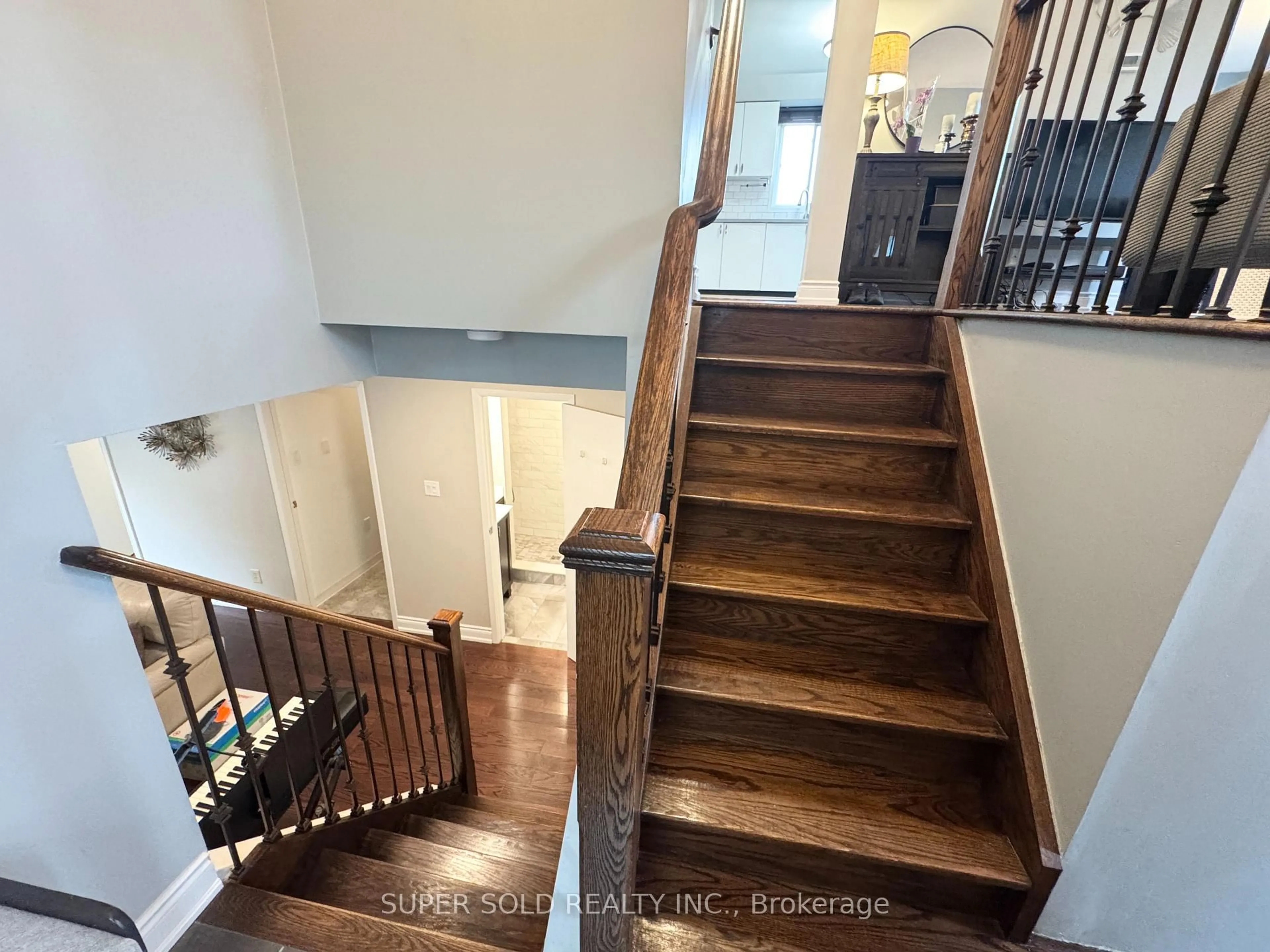 Stairs for 25 Floribunda Cres, Brampton Ontario L6T 4R8
