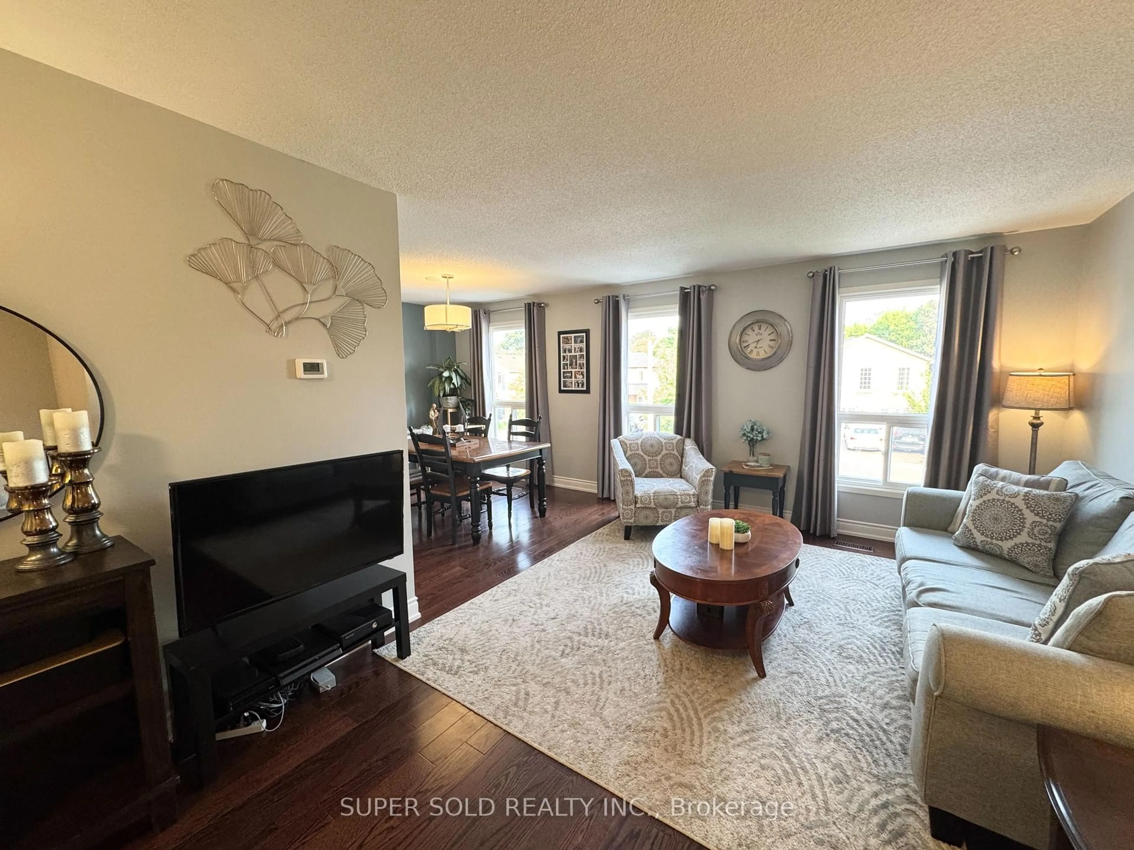 Living room with furniture, unknown for 25 Floribunda Cres, Brampton Ontario L6T 4R8