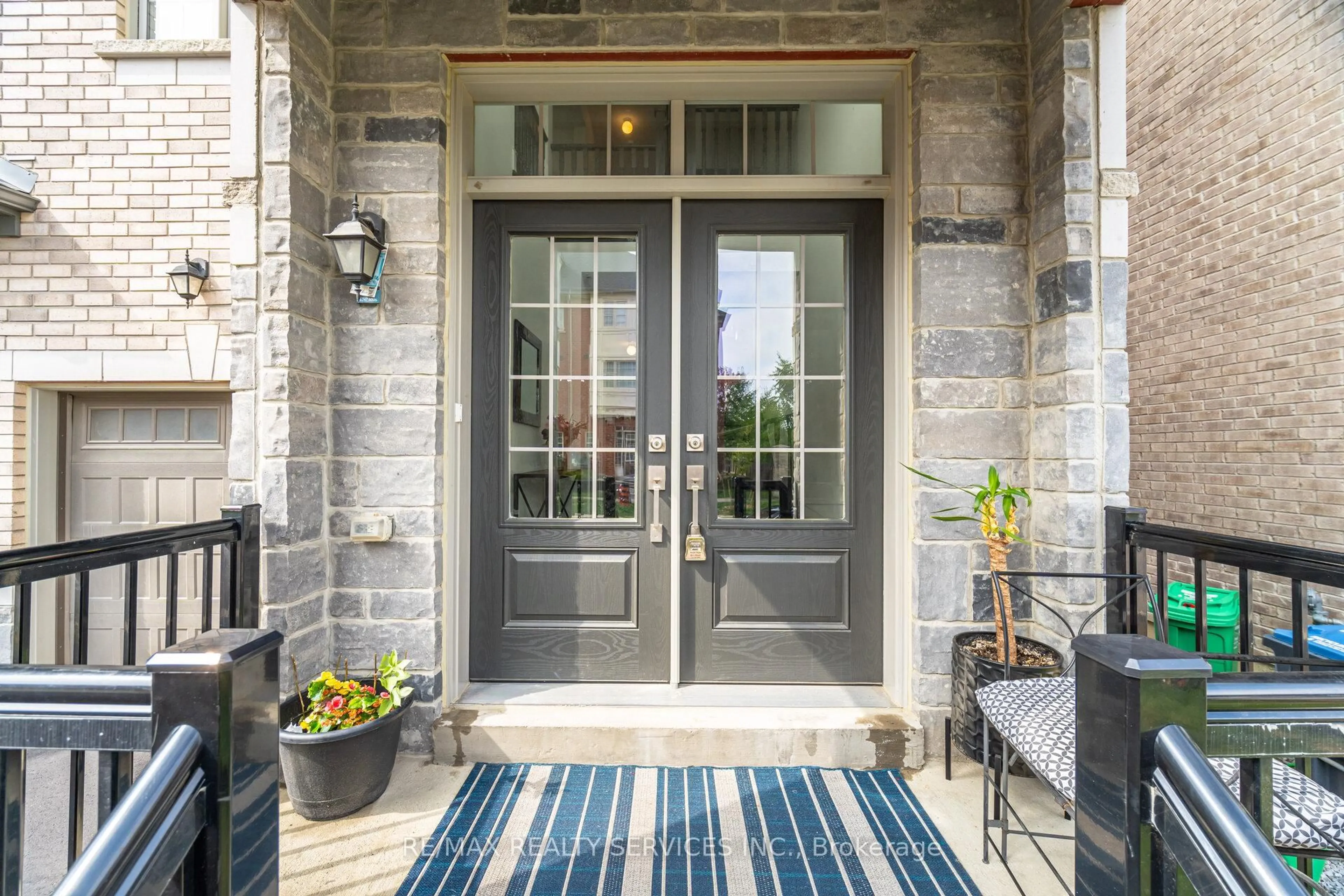 Indoor entryway for 38 Foxsparrow Rd, Brampton Ontario L6V 3P5