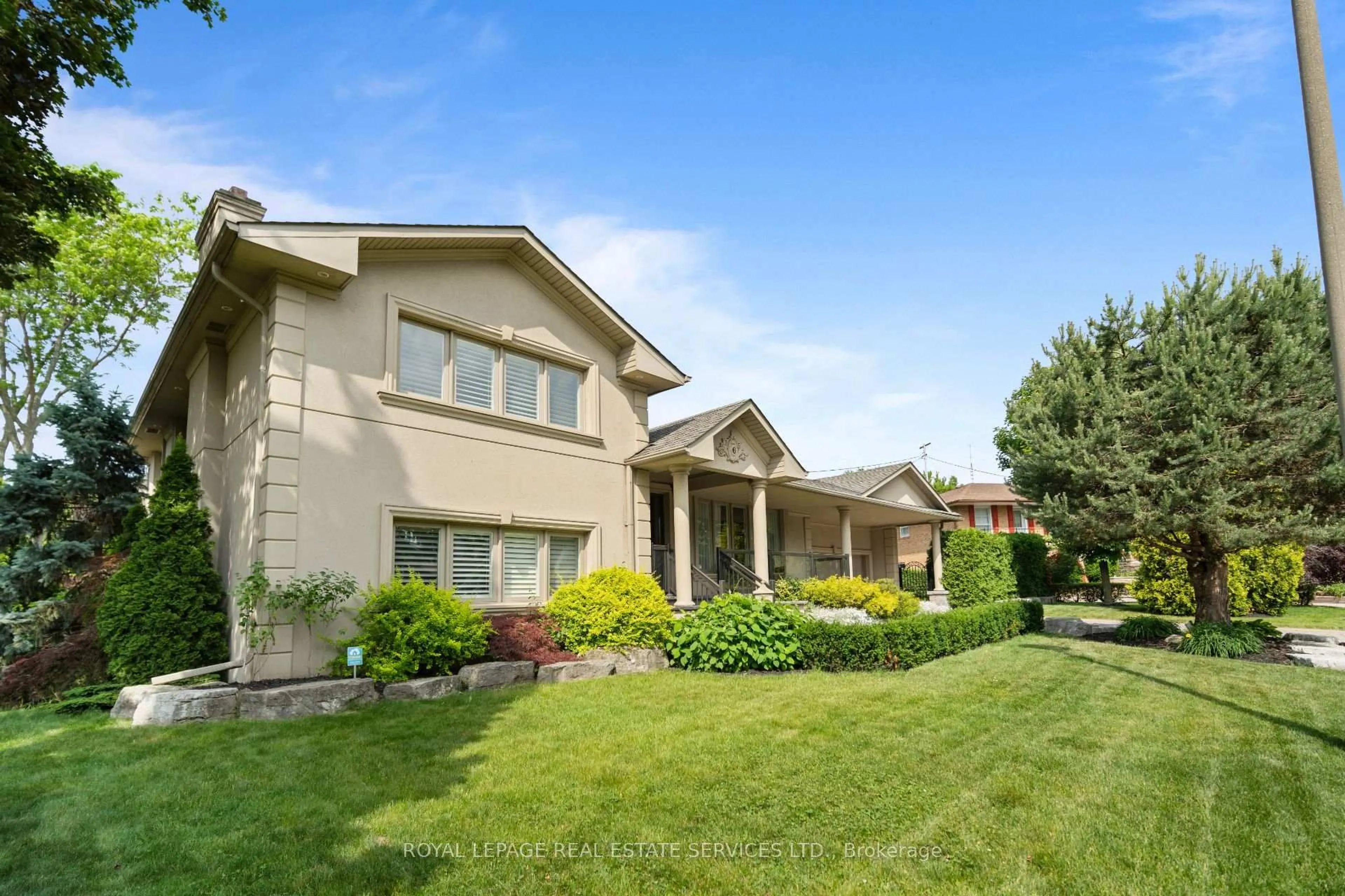 Home with vinyl exterior material, unknown for 6 Cadman Crt, Toronto Ontario M9A 4S7