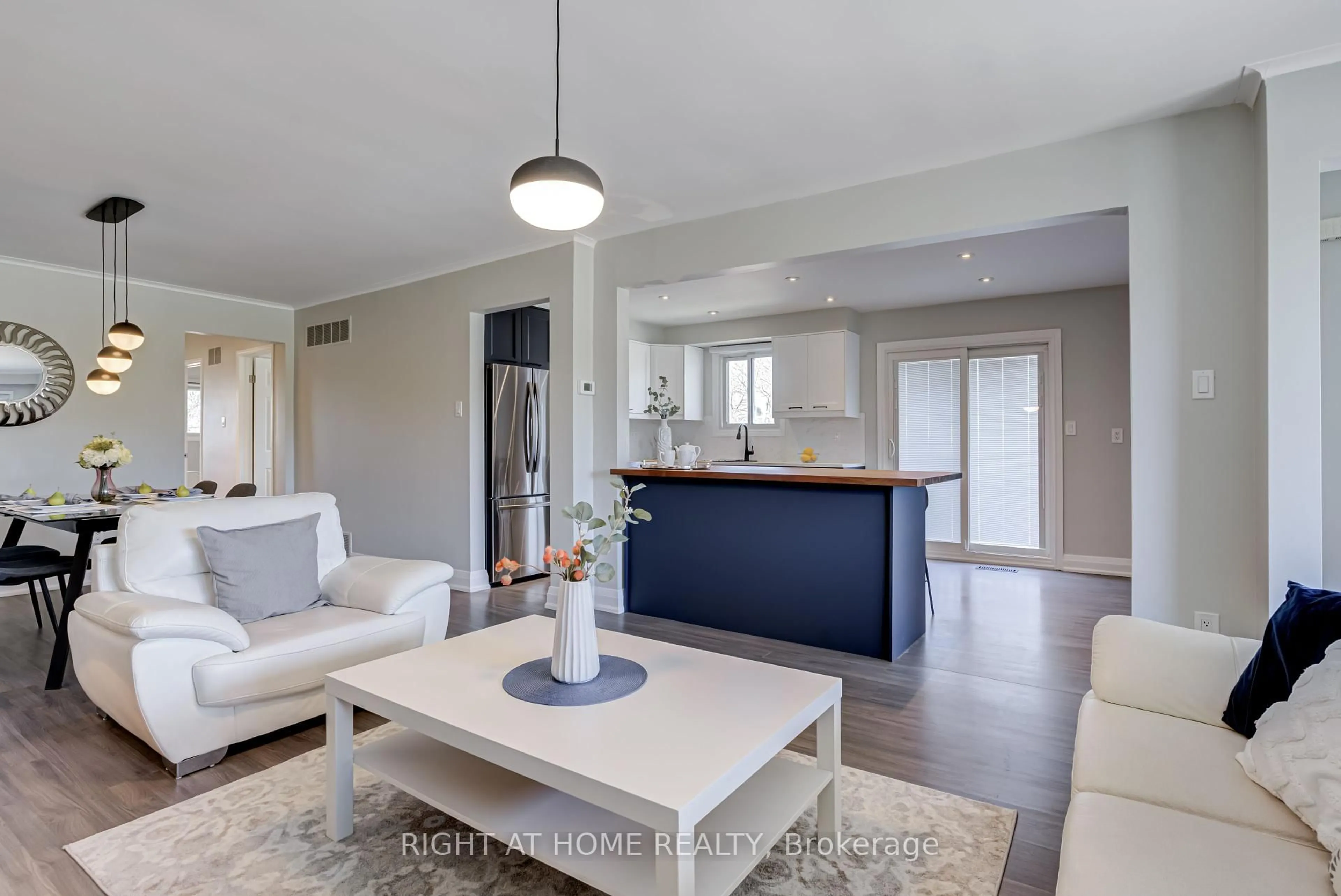 Open concept kitchen, unknown for 484 Kelvedon Mews, Mississauga Ontario L4Z 1G4