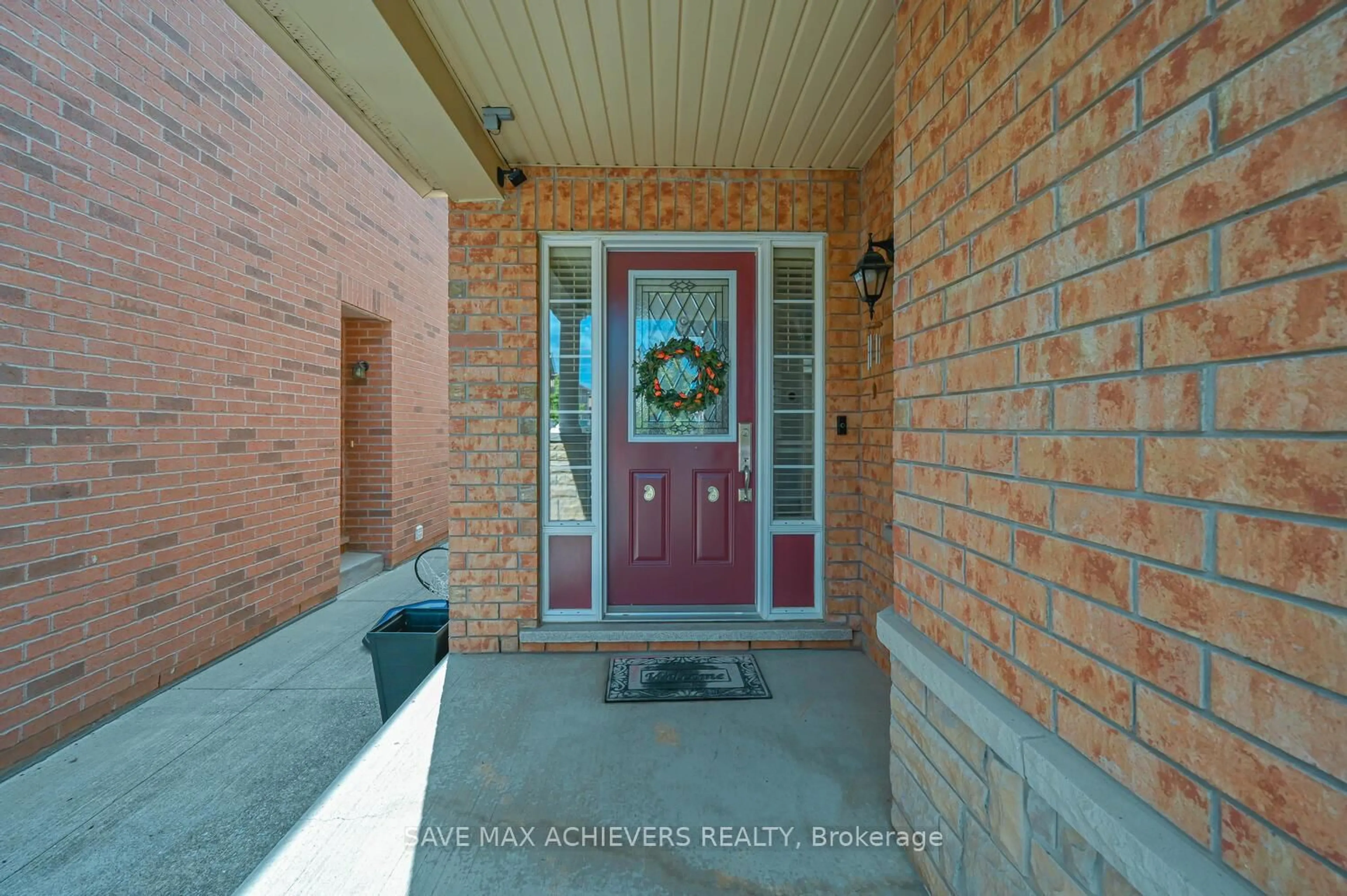 Indoor entryway for 6 Seascape Cres, Brampton Ontario L6P 3C3