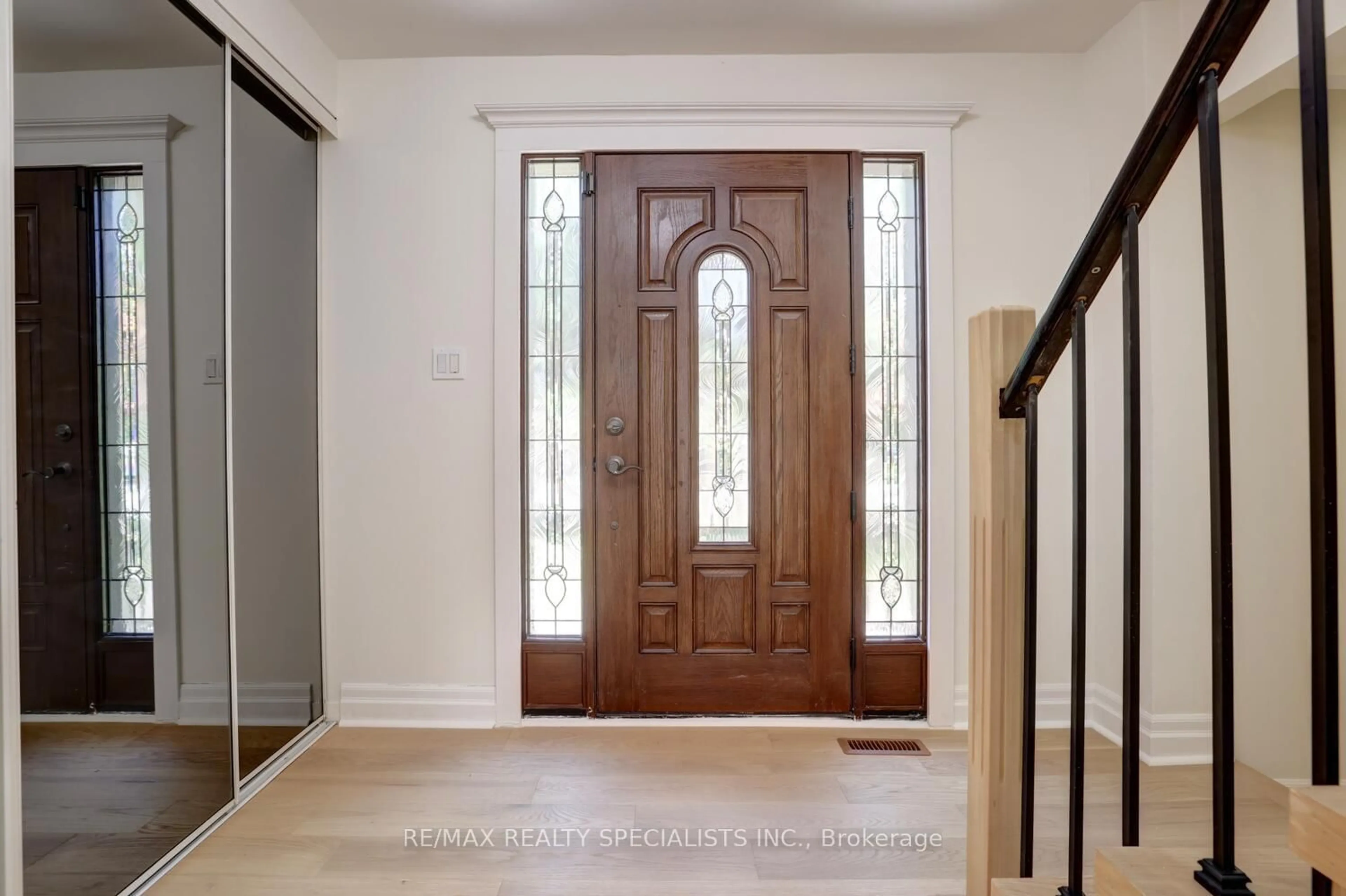 Indoor entryway for 2169 Malden Crt, Mississauga Ontario L5K 1W4