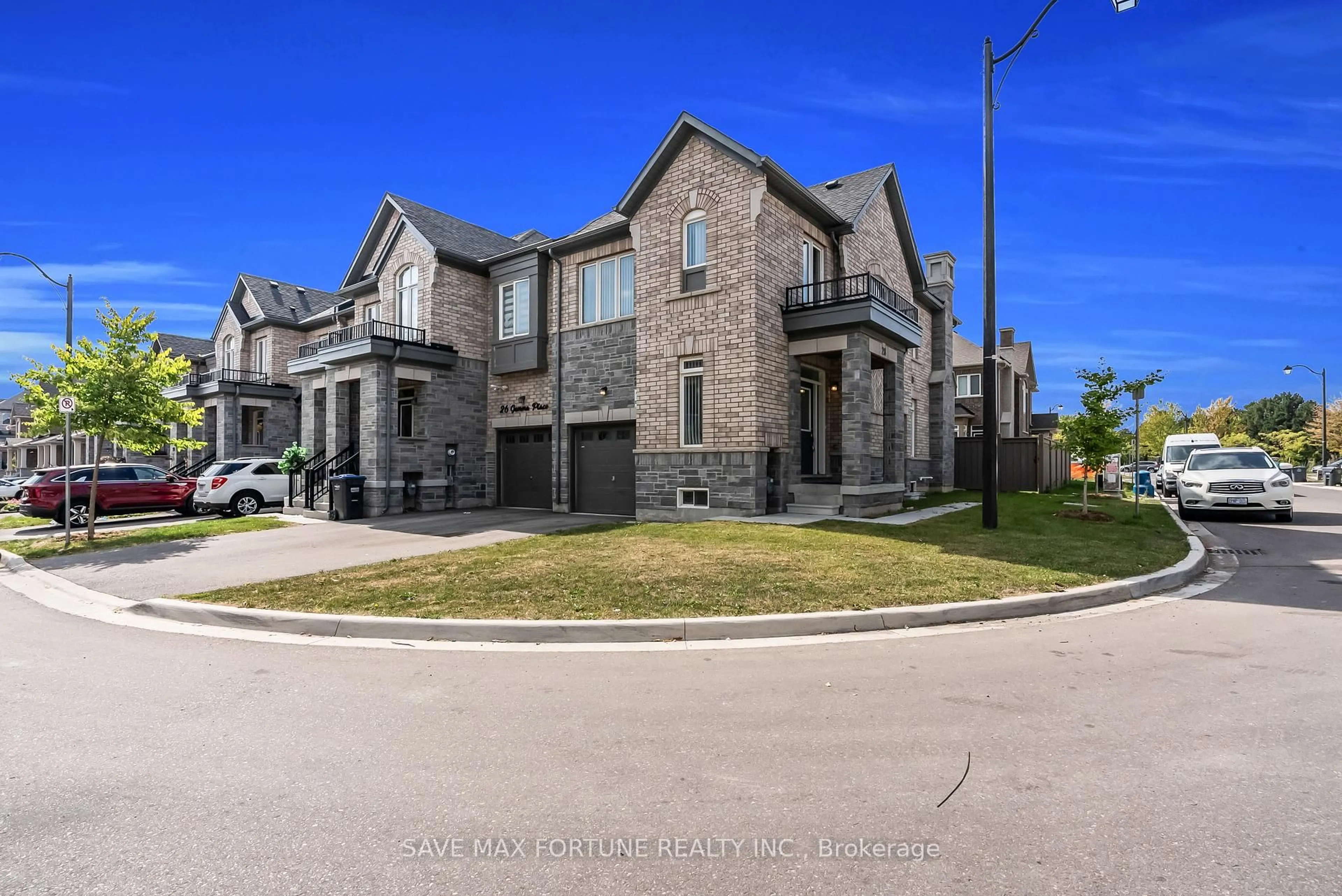 A pic from outside/outdoor area/front of a property/back of a property/a pic from drone, street for 28 Gemma Pl, Brampton Ontario L6Z 1X9