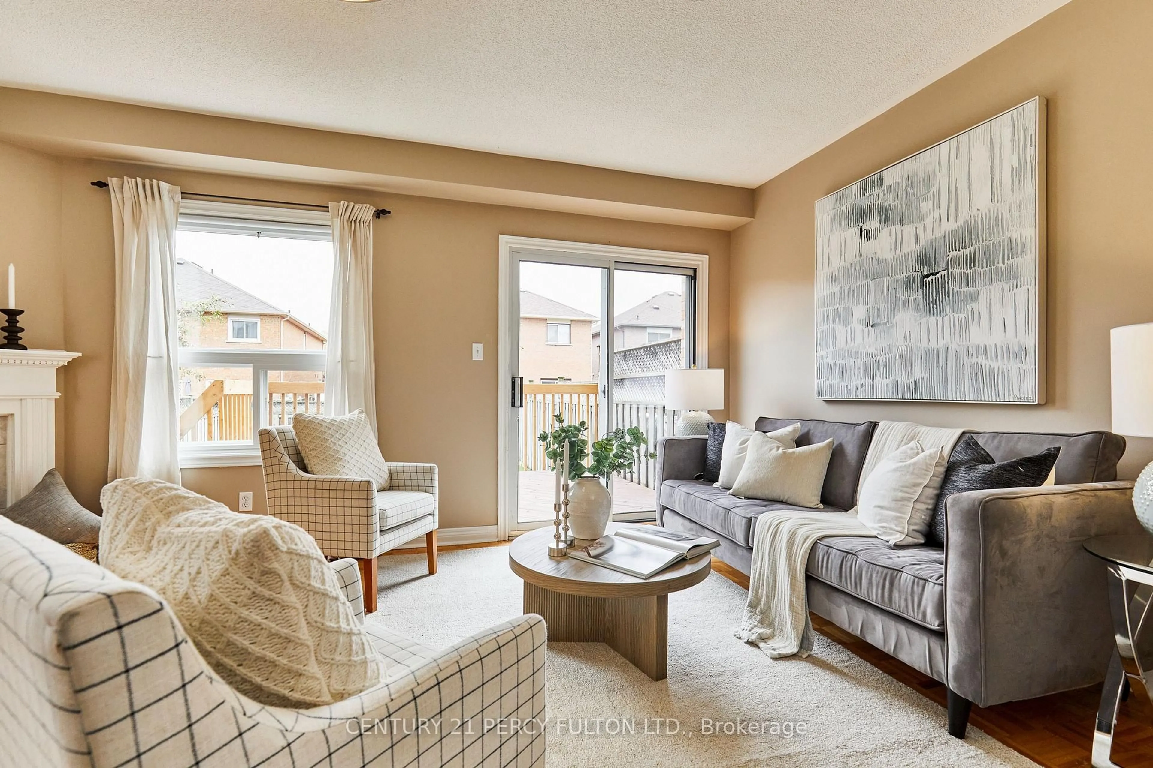 Living room with furniture, unknown for 29 Archbury Circ, Caledon Ontario L7E 2H7