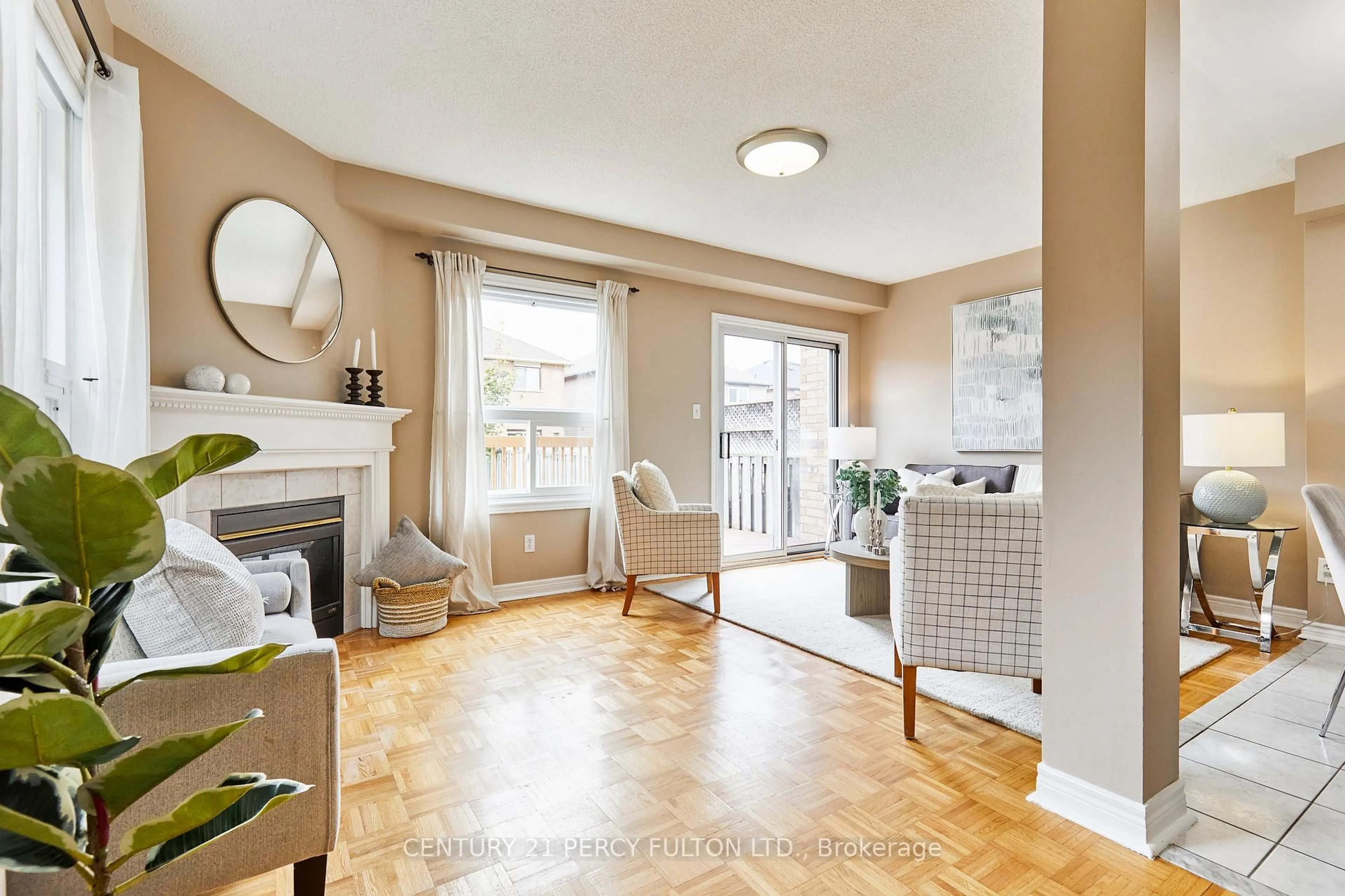 Living room with furniture, unknown for 29 Archbury Circ, Caledon Ontario L7E 2H7