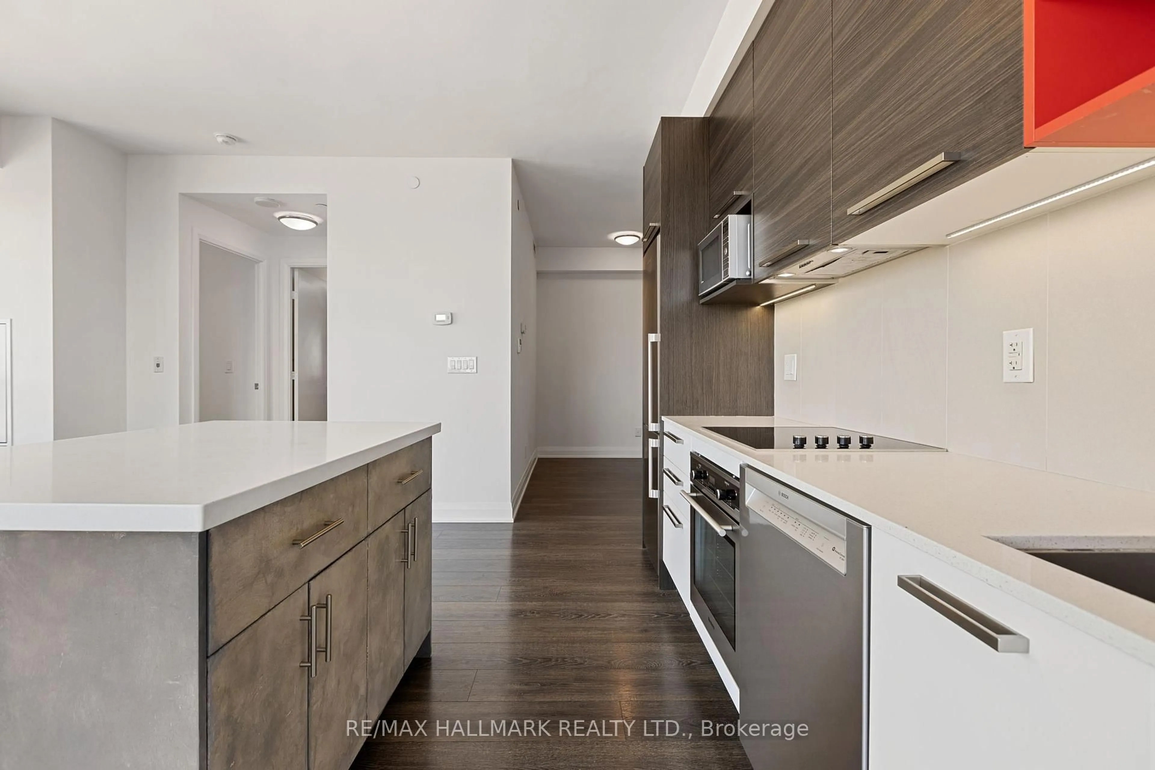 Standard kitchen, wood/laminate floor for 36 Park Lawn Rd #1909, Toronto Ontario M8V 0E5